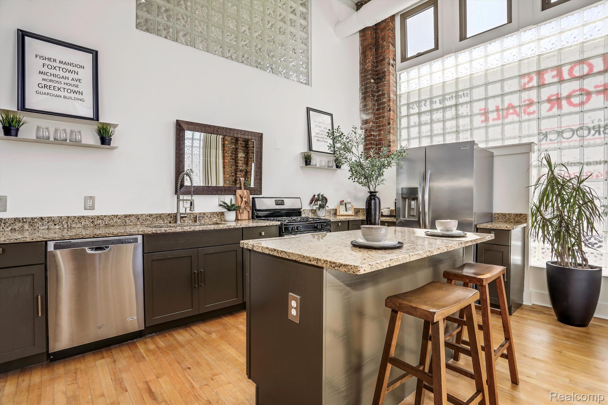 2843 E Grand Boulevard Unit: 1