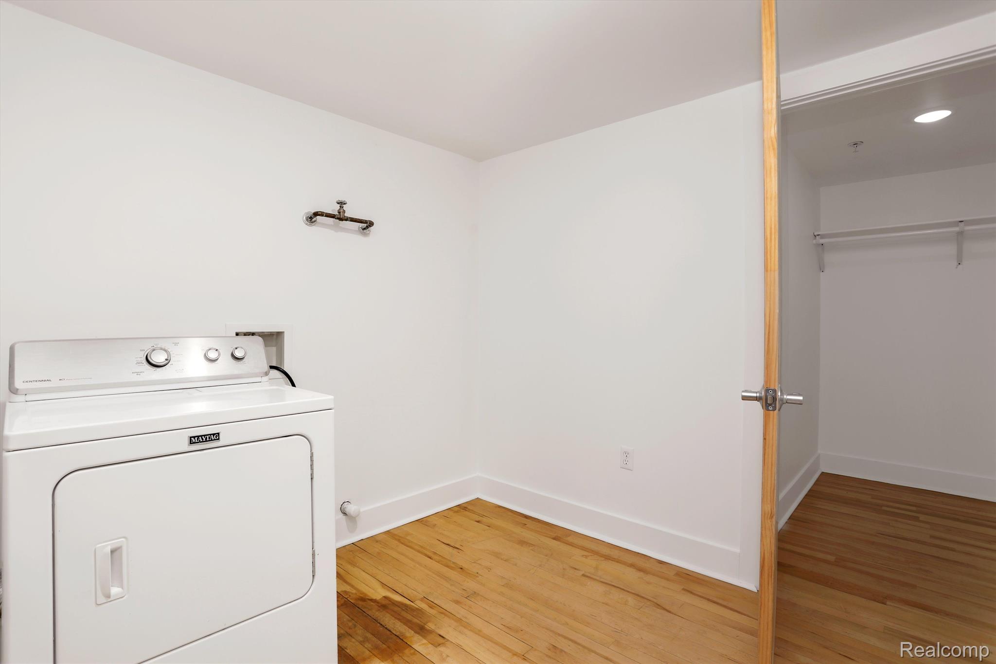 2843 E Grand Boulevard Unit: 1