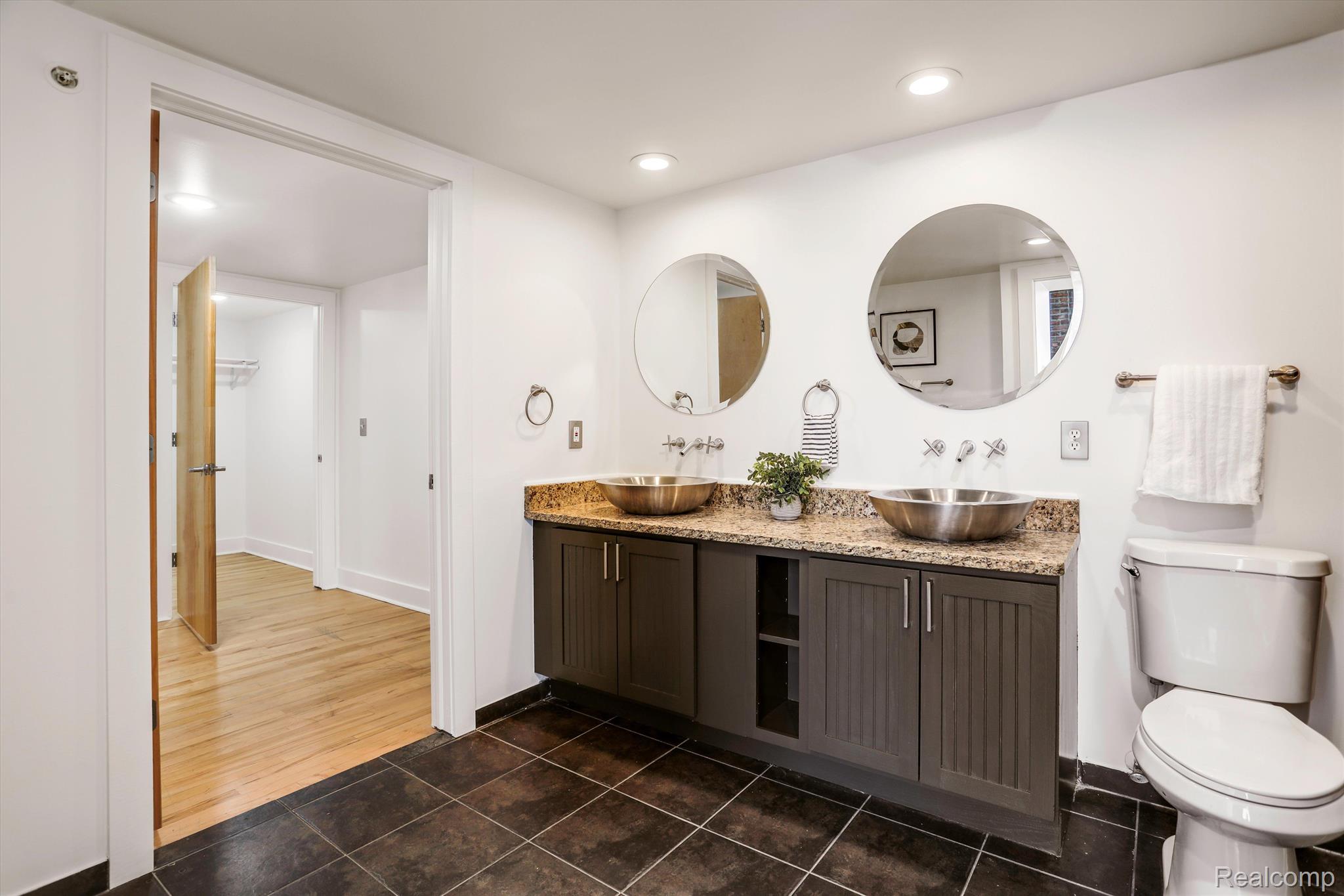 2843 E Grand Boulevard Unit: 1