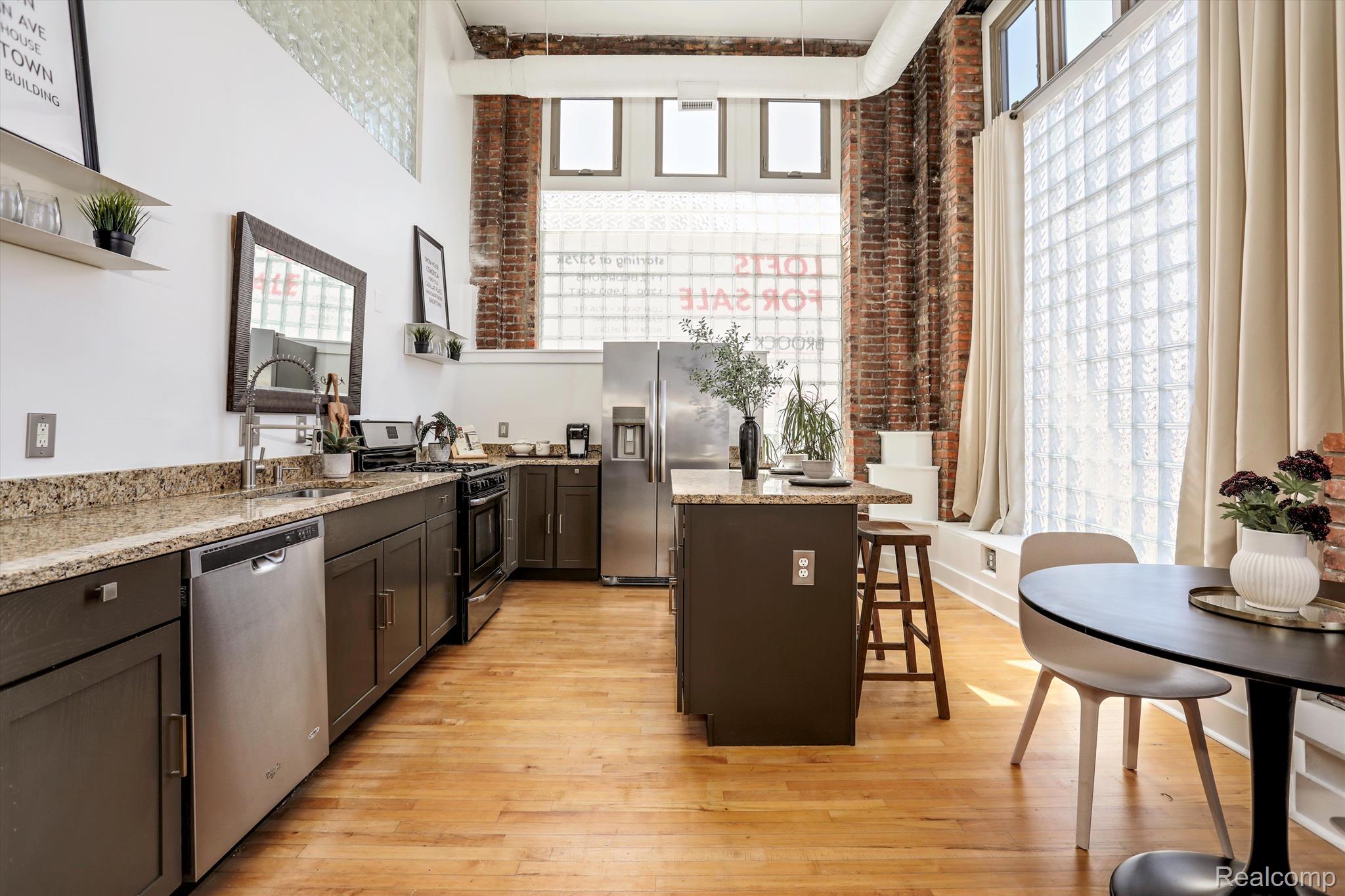 2843 E Grand Boulevard Unit: 1