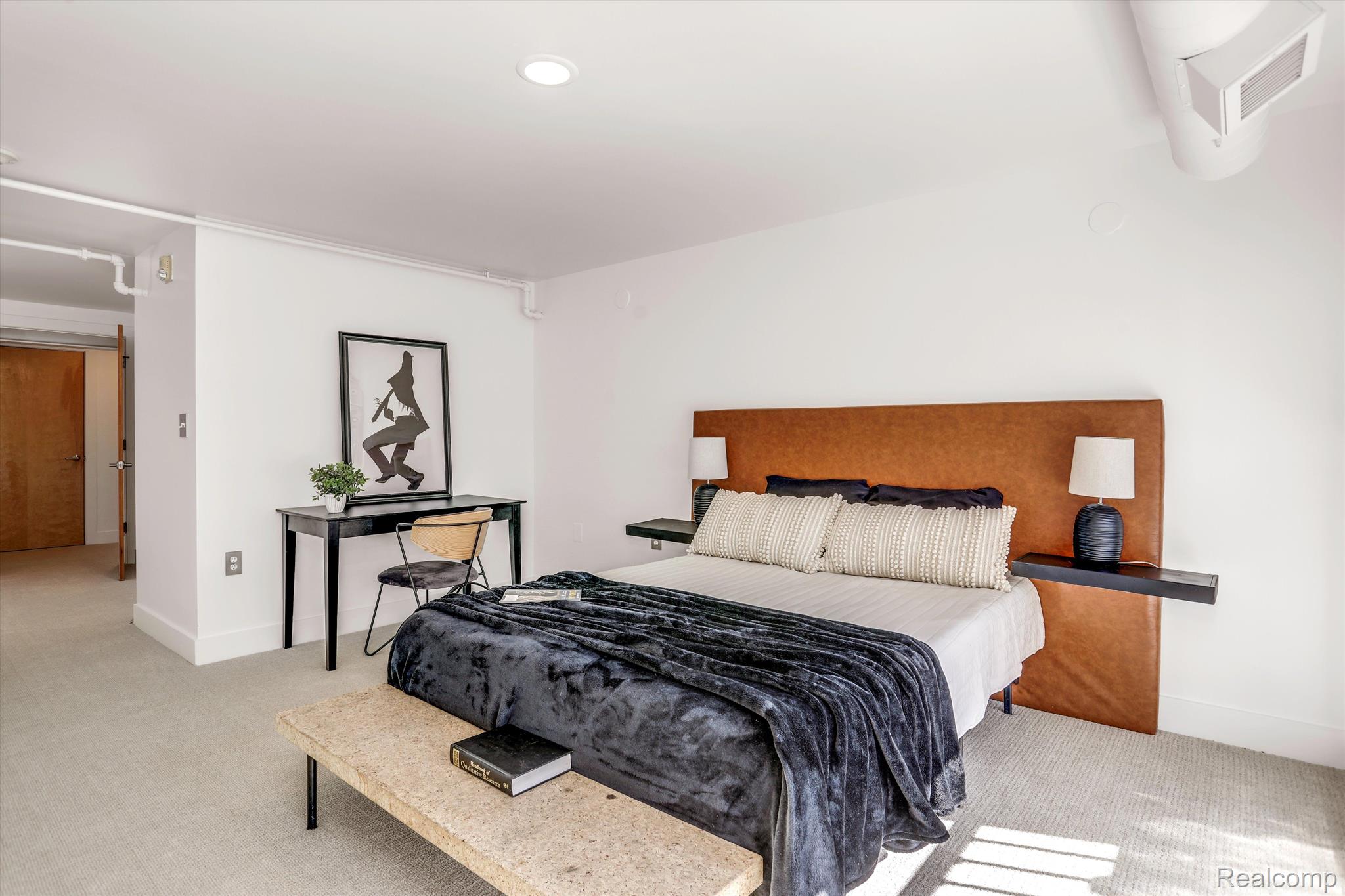 2843 E Grand Boulevard Unit: 1