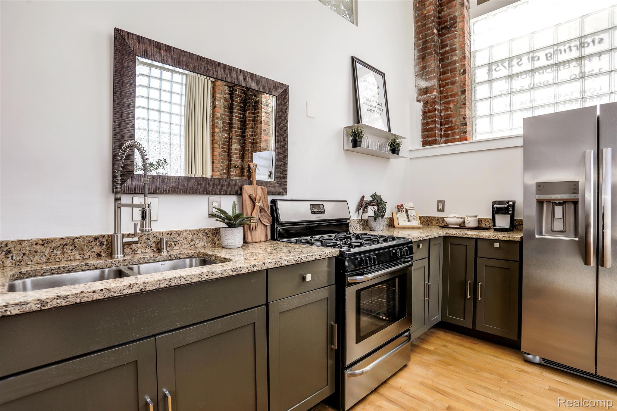 2843 E Grand Boulevard Unit: 1