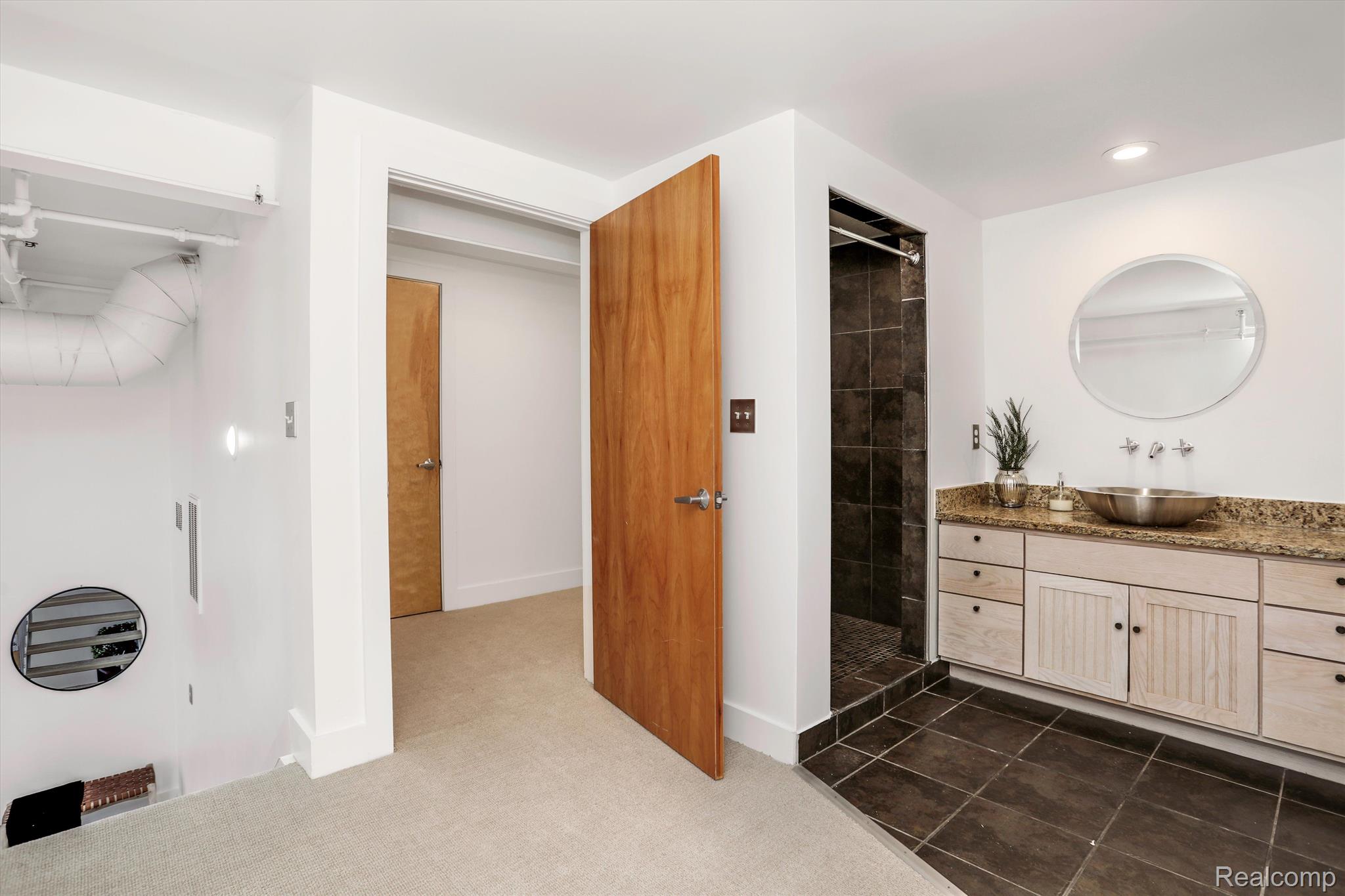 2843 E Grand Boulevard Unit: 1