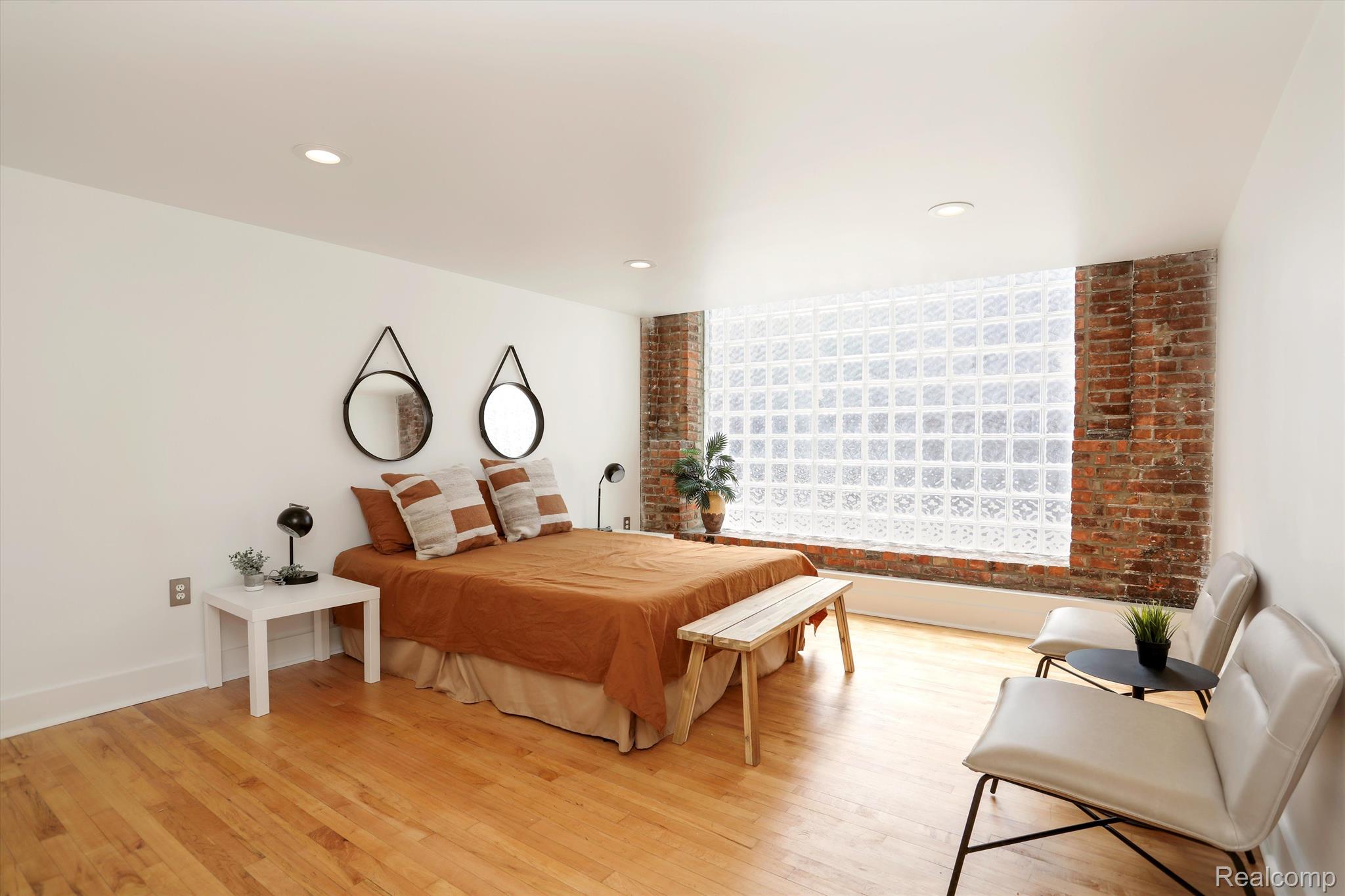 2843 E Grand Boulevard Unit: 1