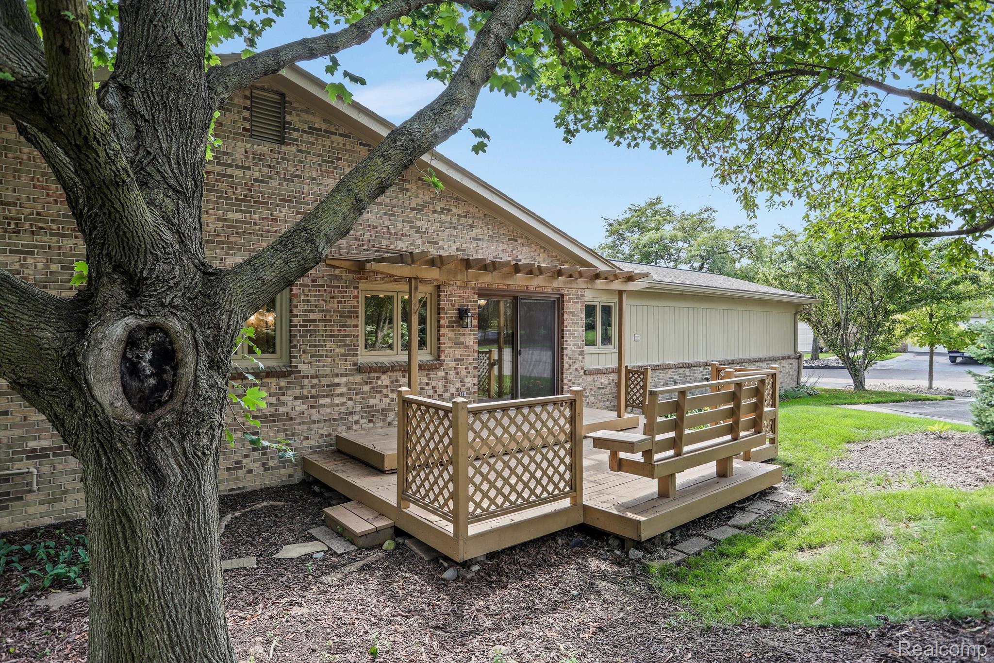 12301 Pinecrest Drive