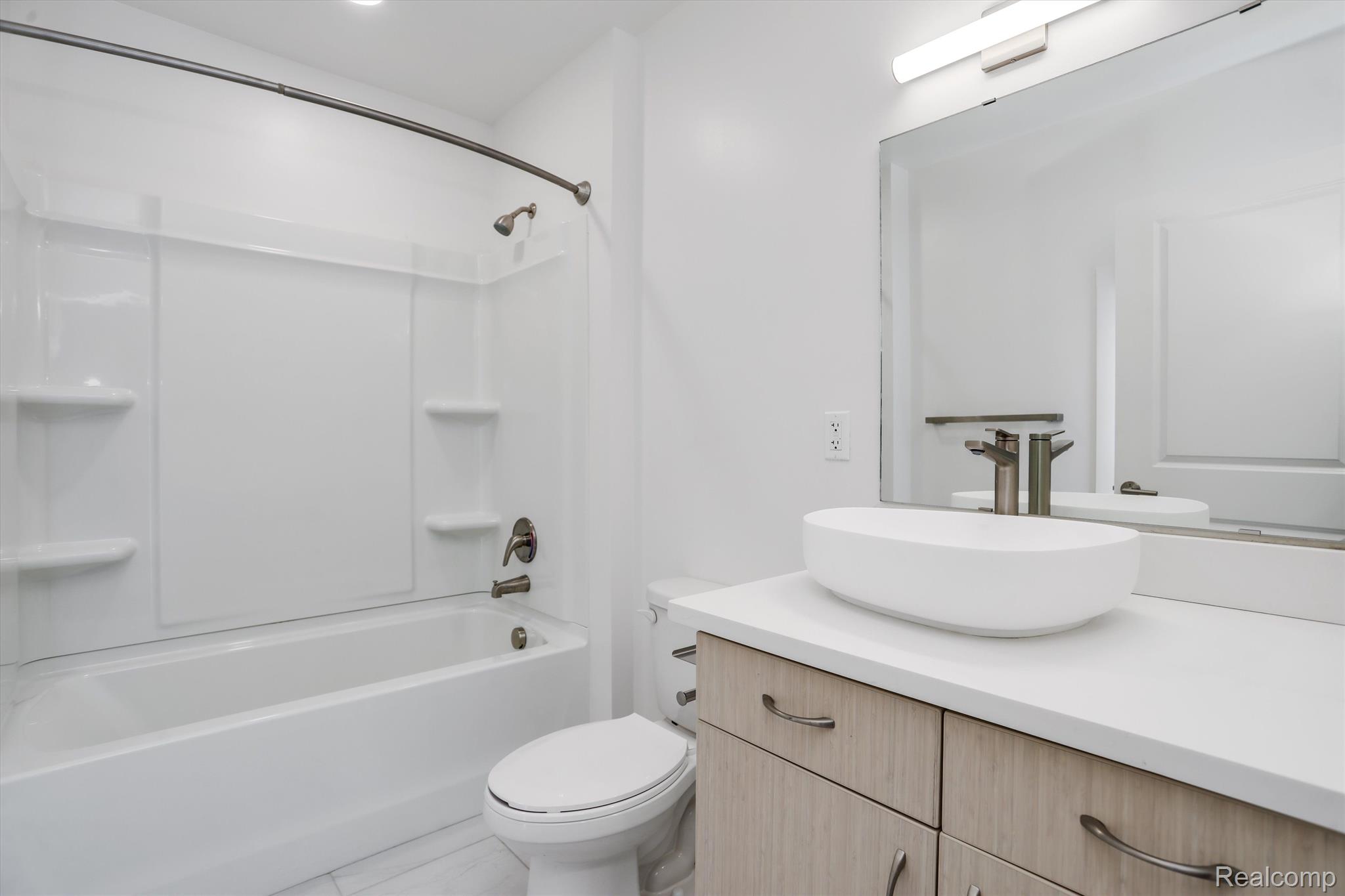 95 E Euclid Street Unit: 203