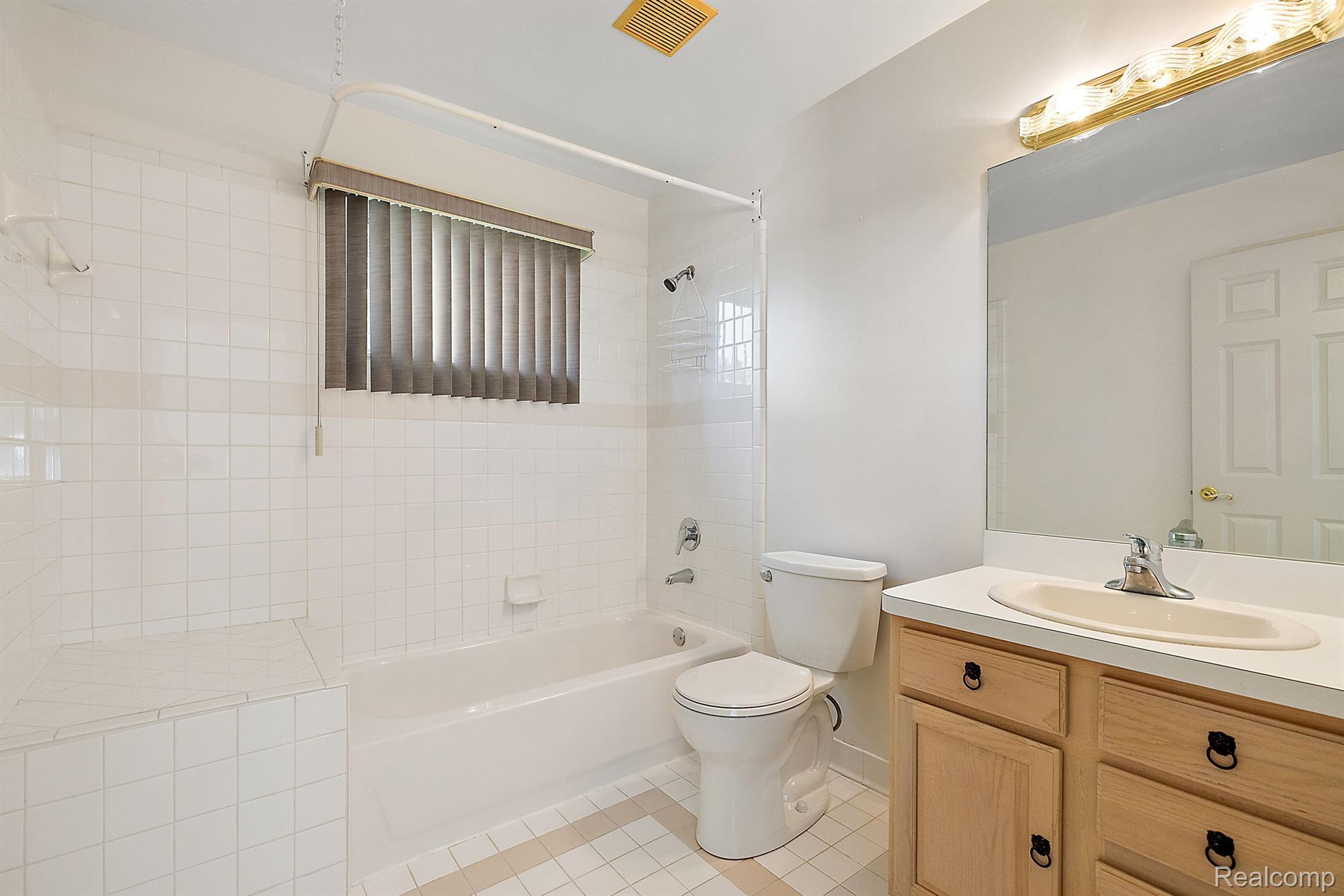 25878 GOLF POINTE Drive