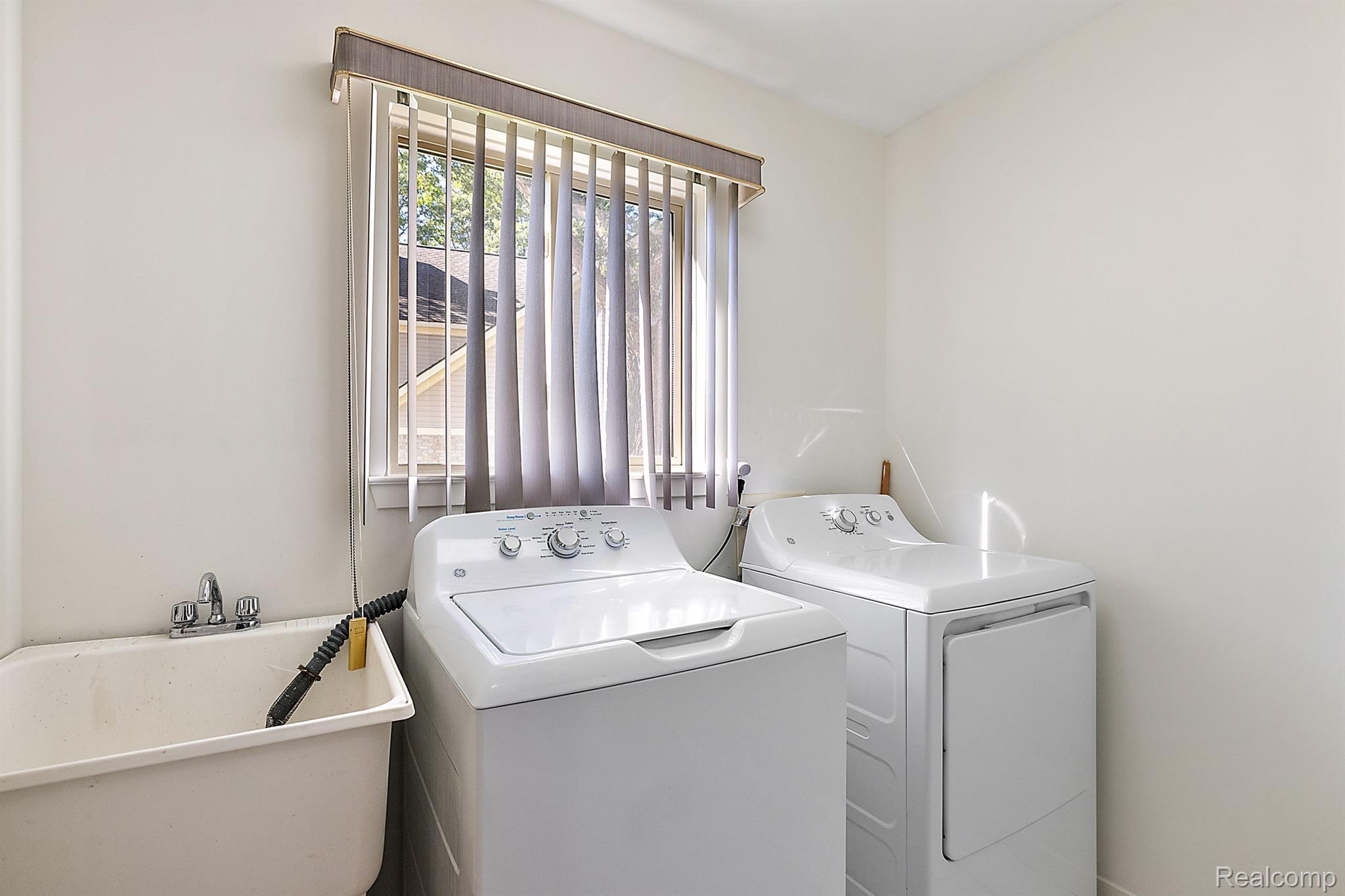 25878 GOLF POINTE Drive