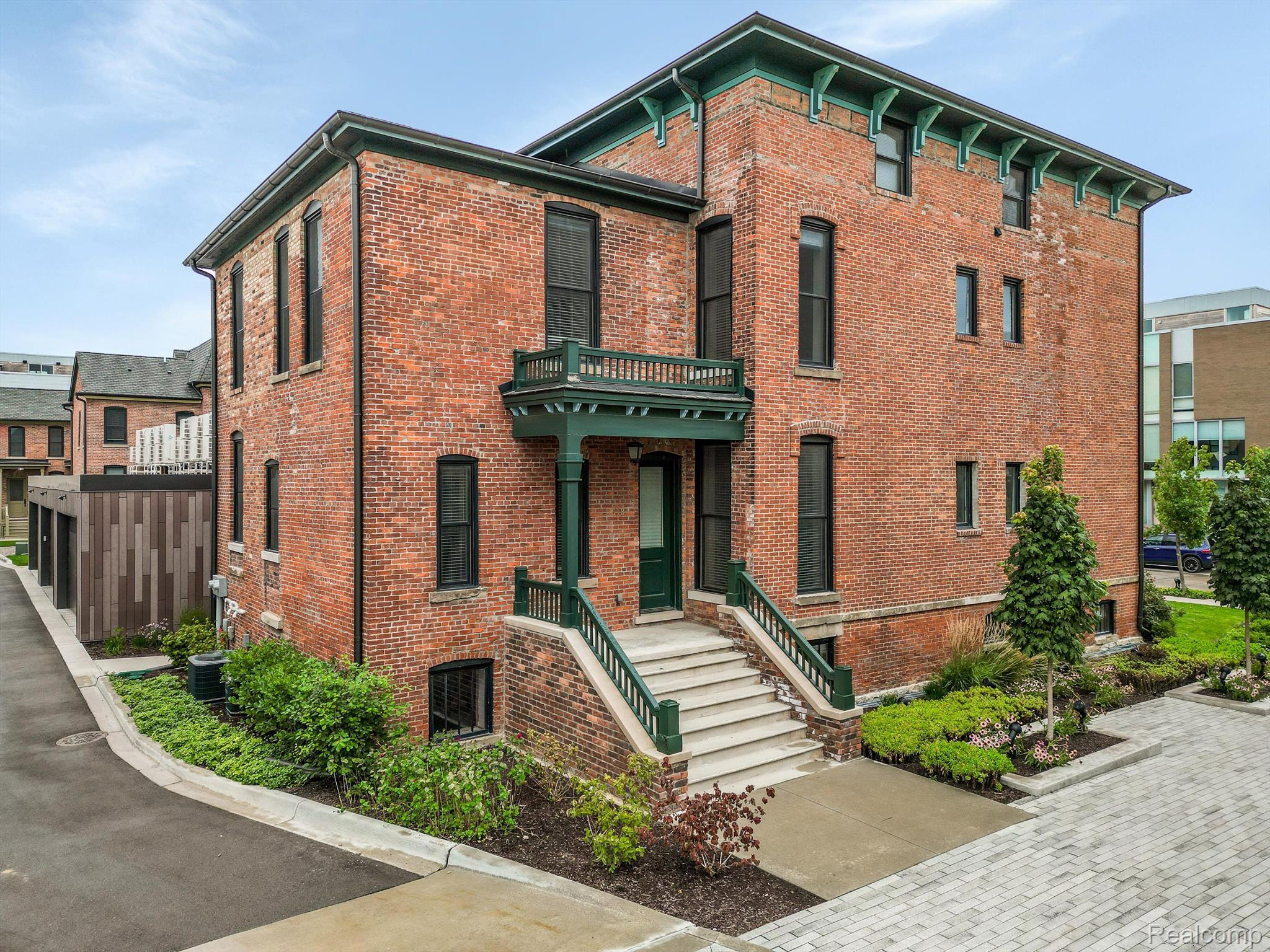 261 Alfred Street Unit: B