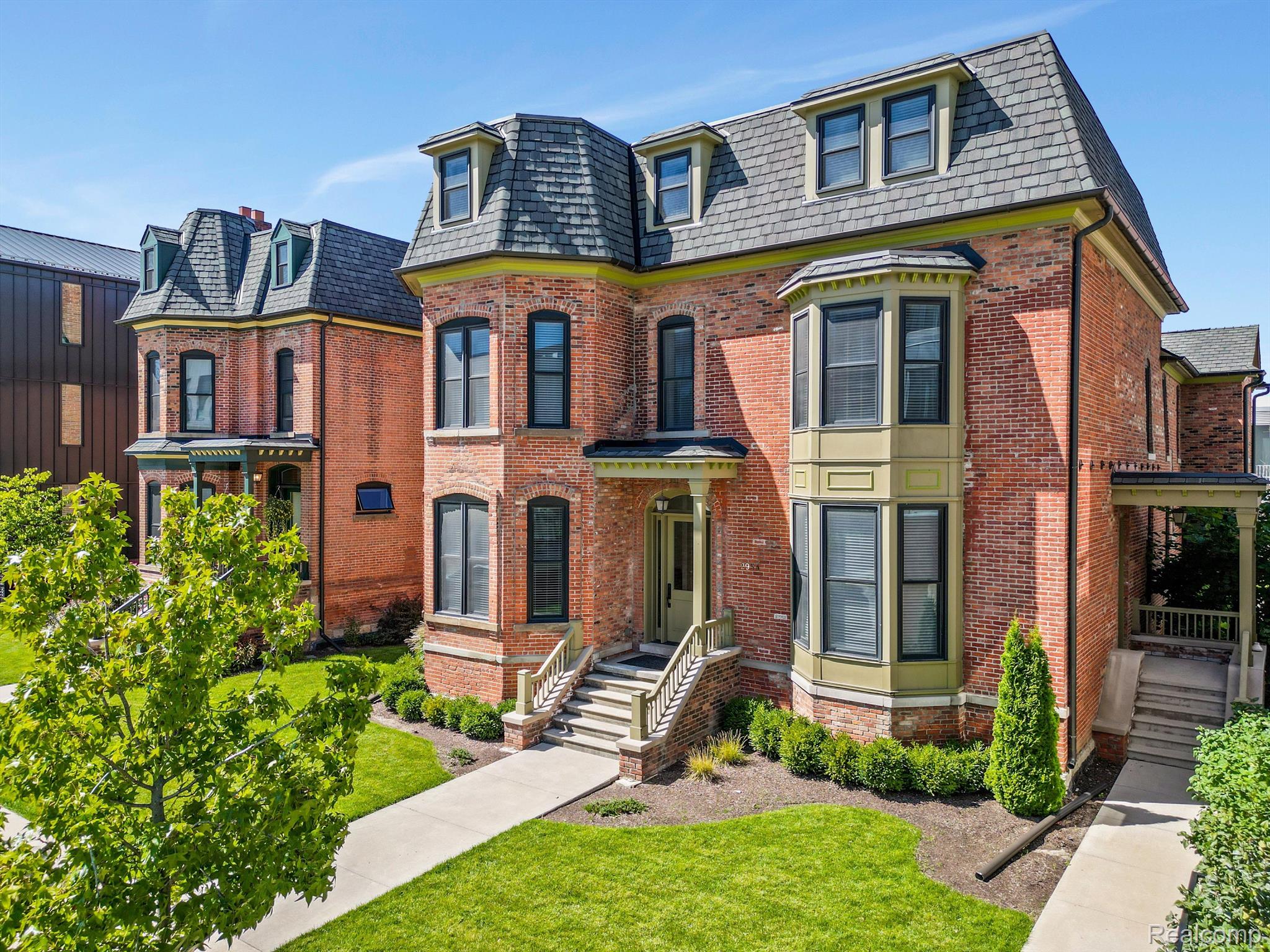 295 Alfred Street Unit: B