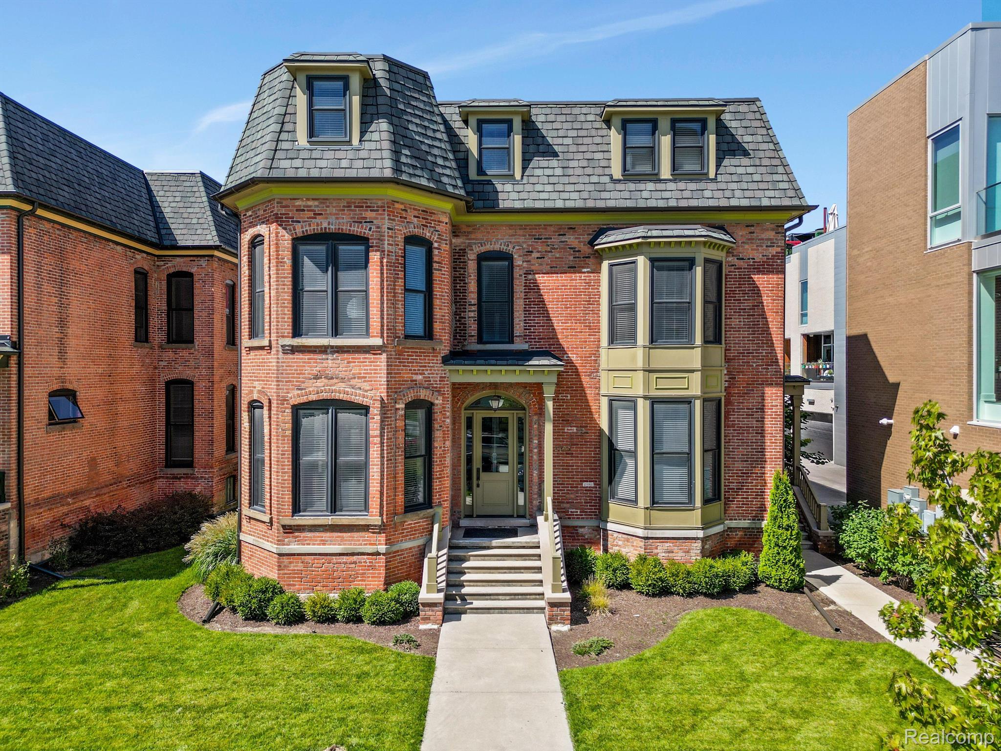 295 Alfred Street Unit: B