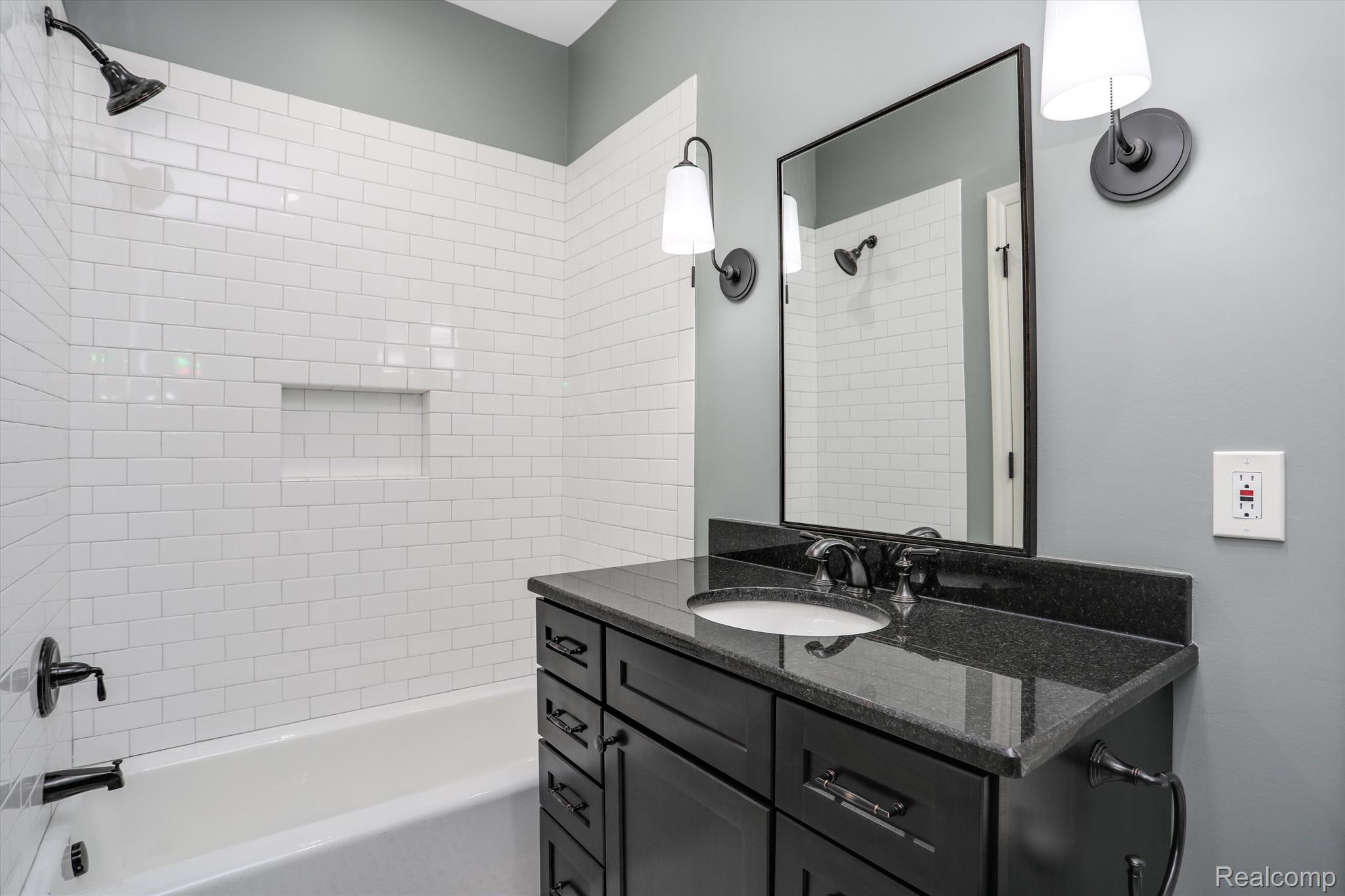 295 Alfred Street Unit: B