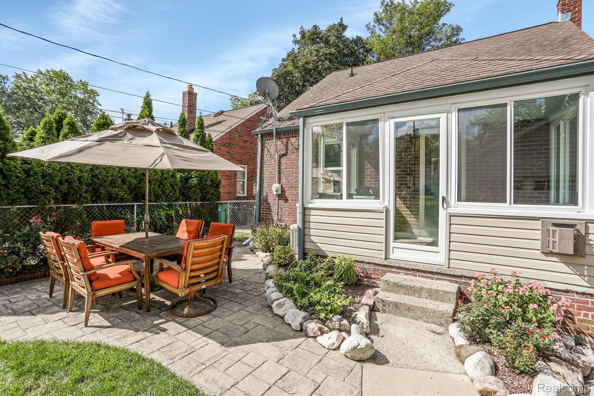 1314 N Altadena Avenue