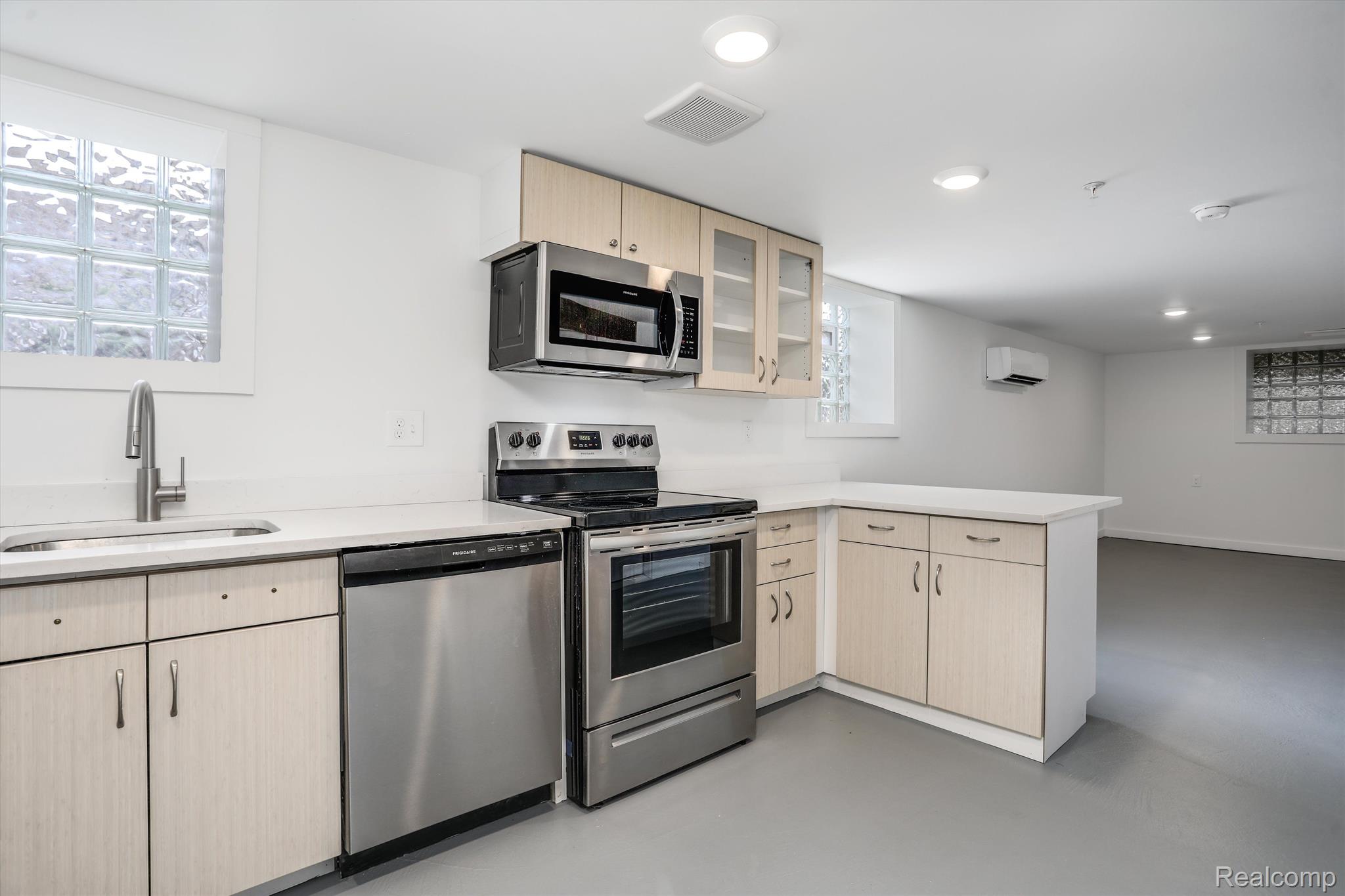 95 E Euclid Street Unit: 001