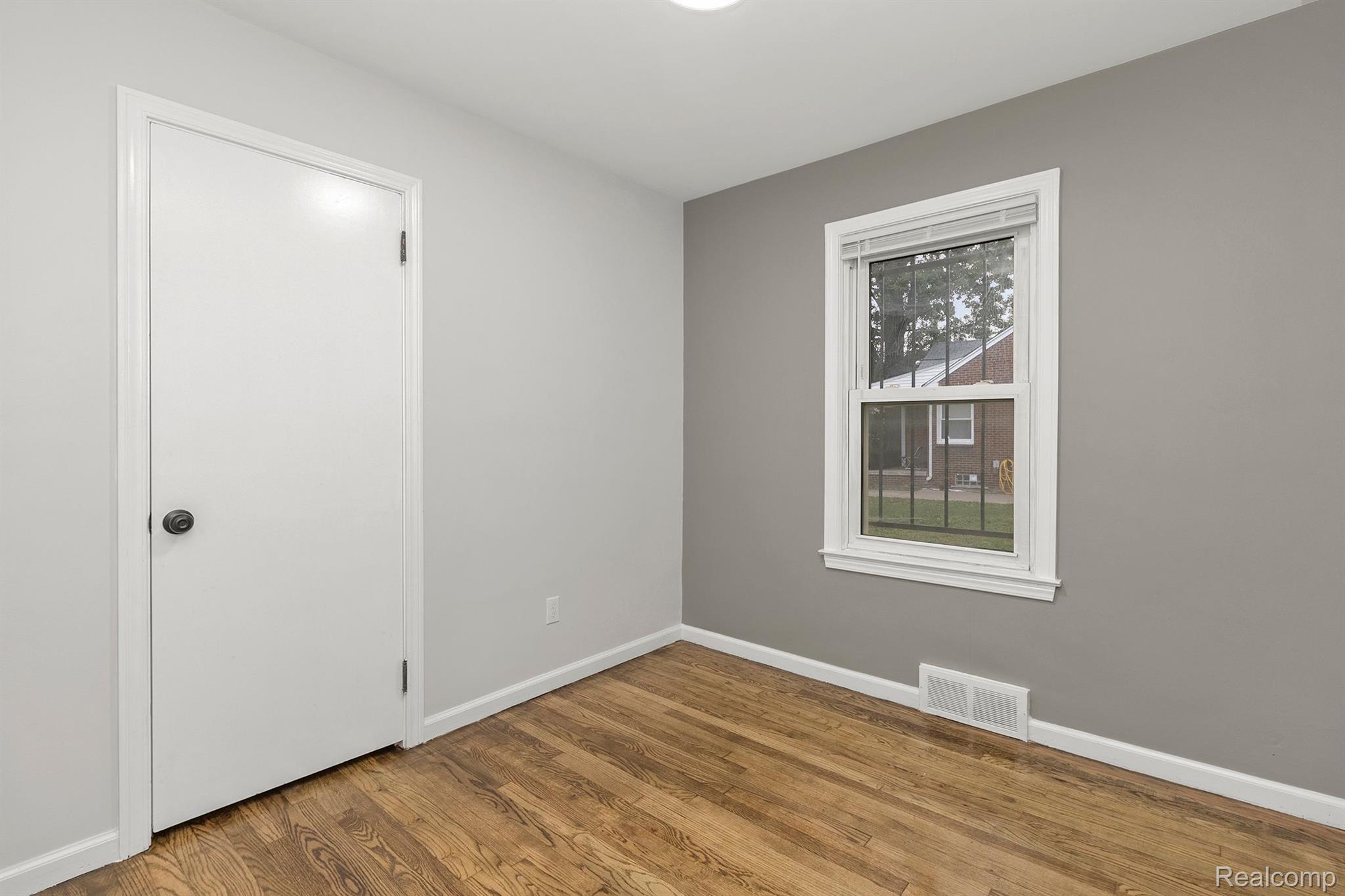 5090 CHATSWORTH Street