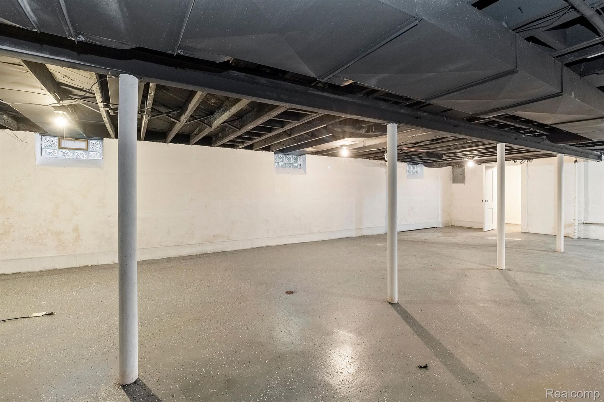 5090 CHATSWORTH Street