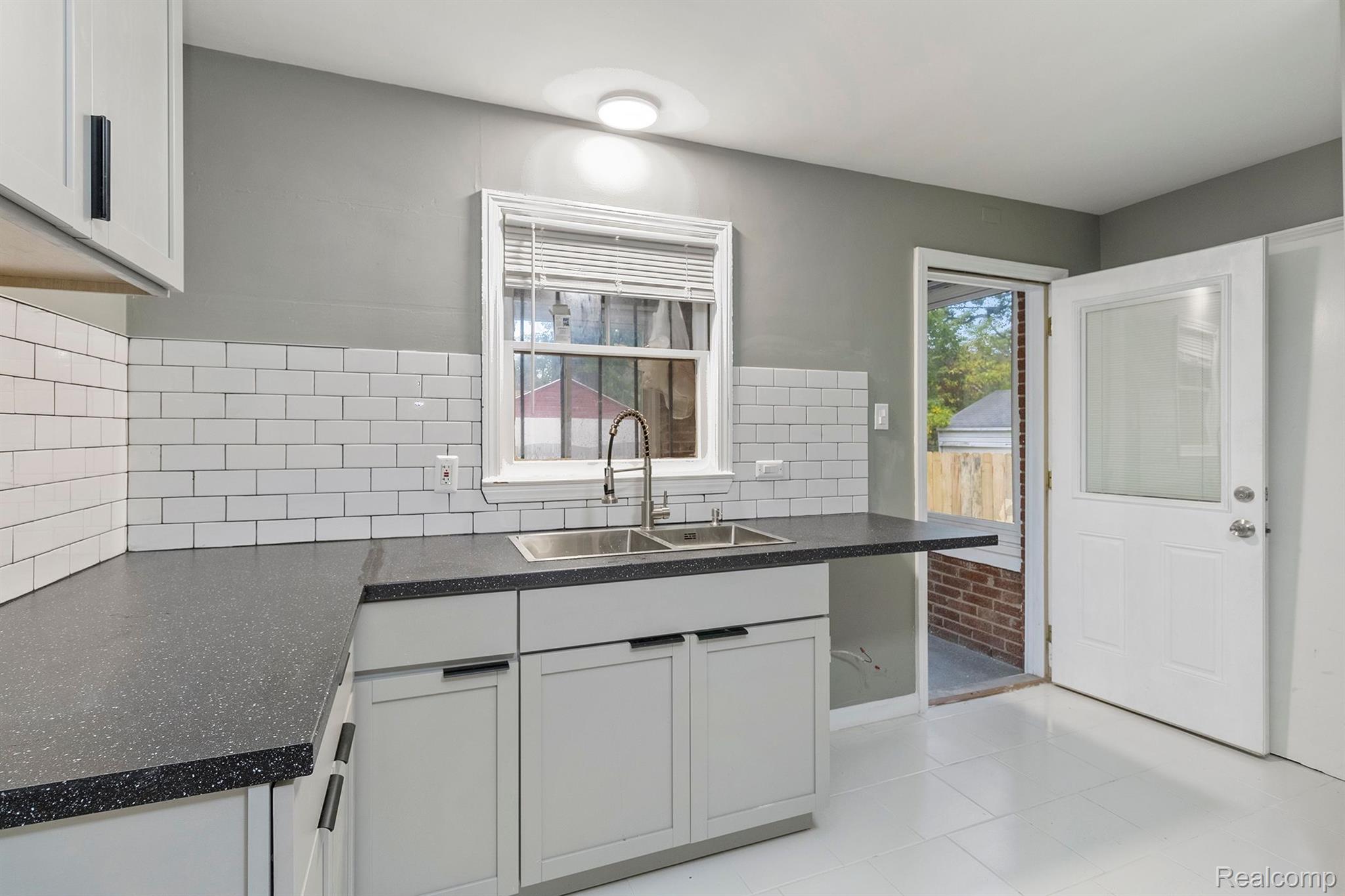 5090 CHATSWORTH Street