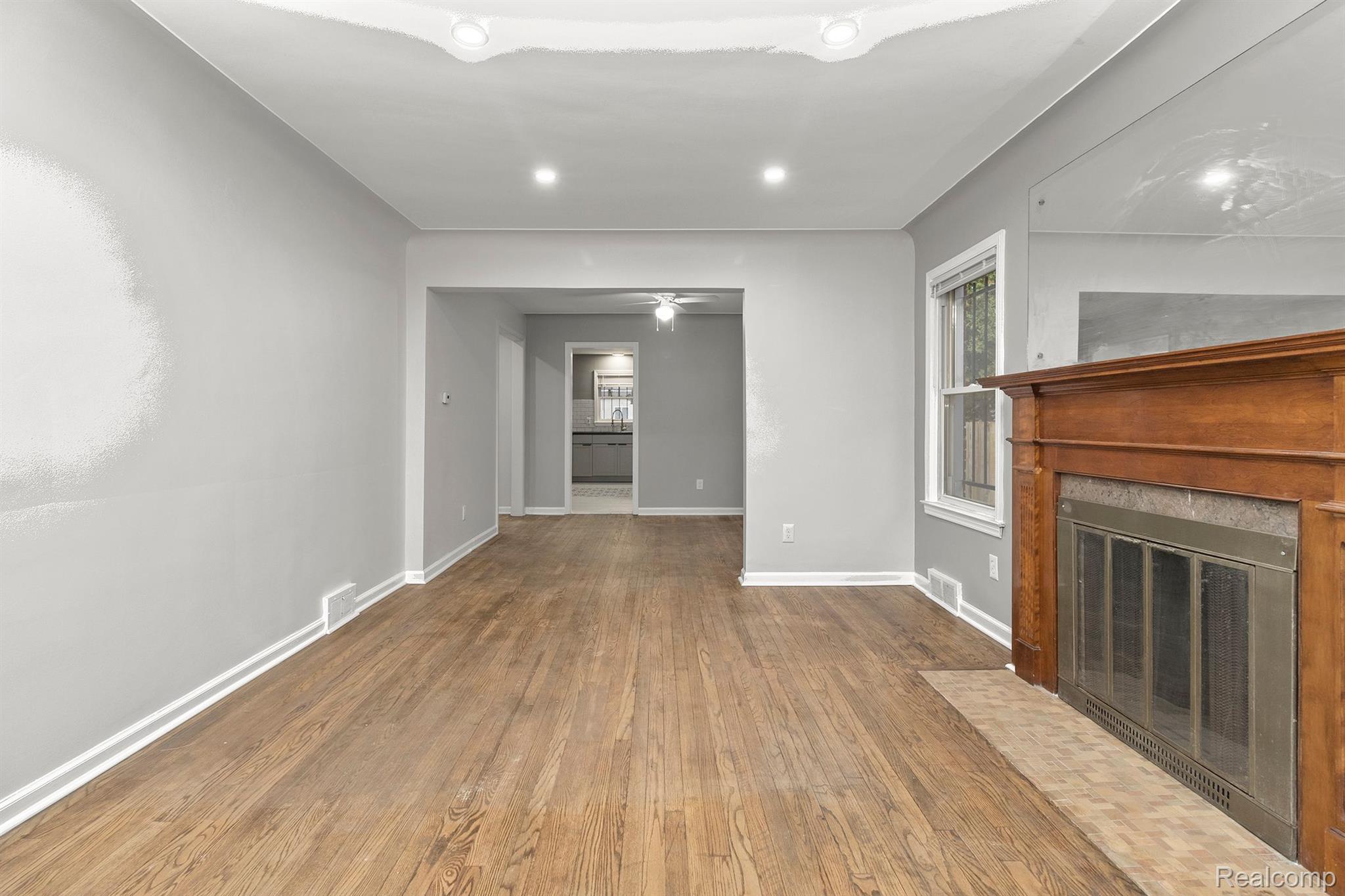 5090 CHATSWORTH Street