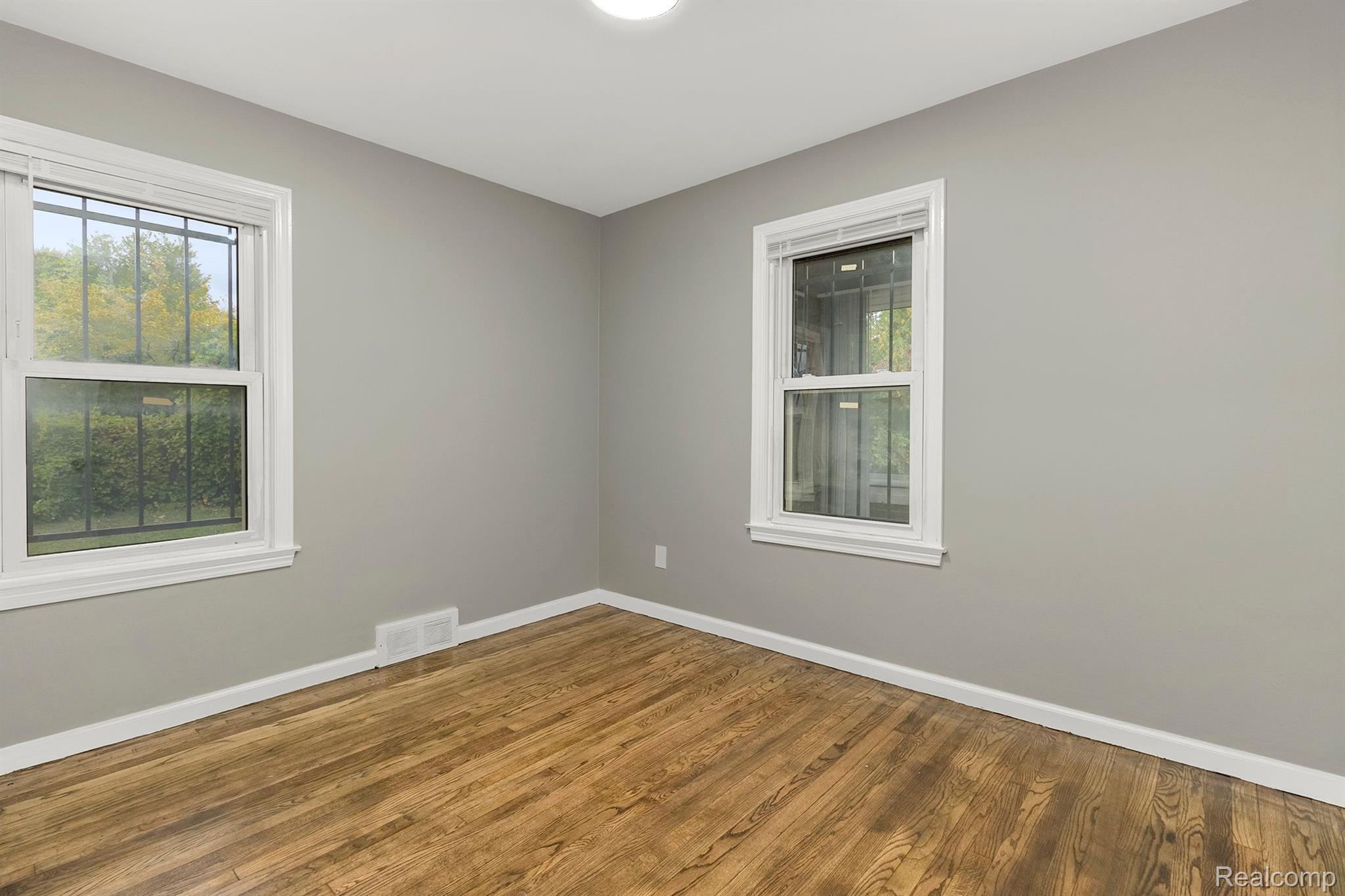 5090 CHATSWORTH Street