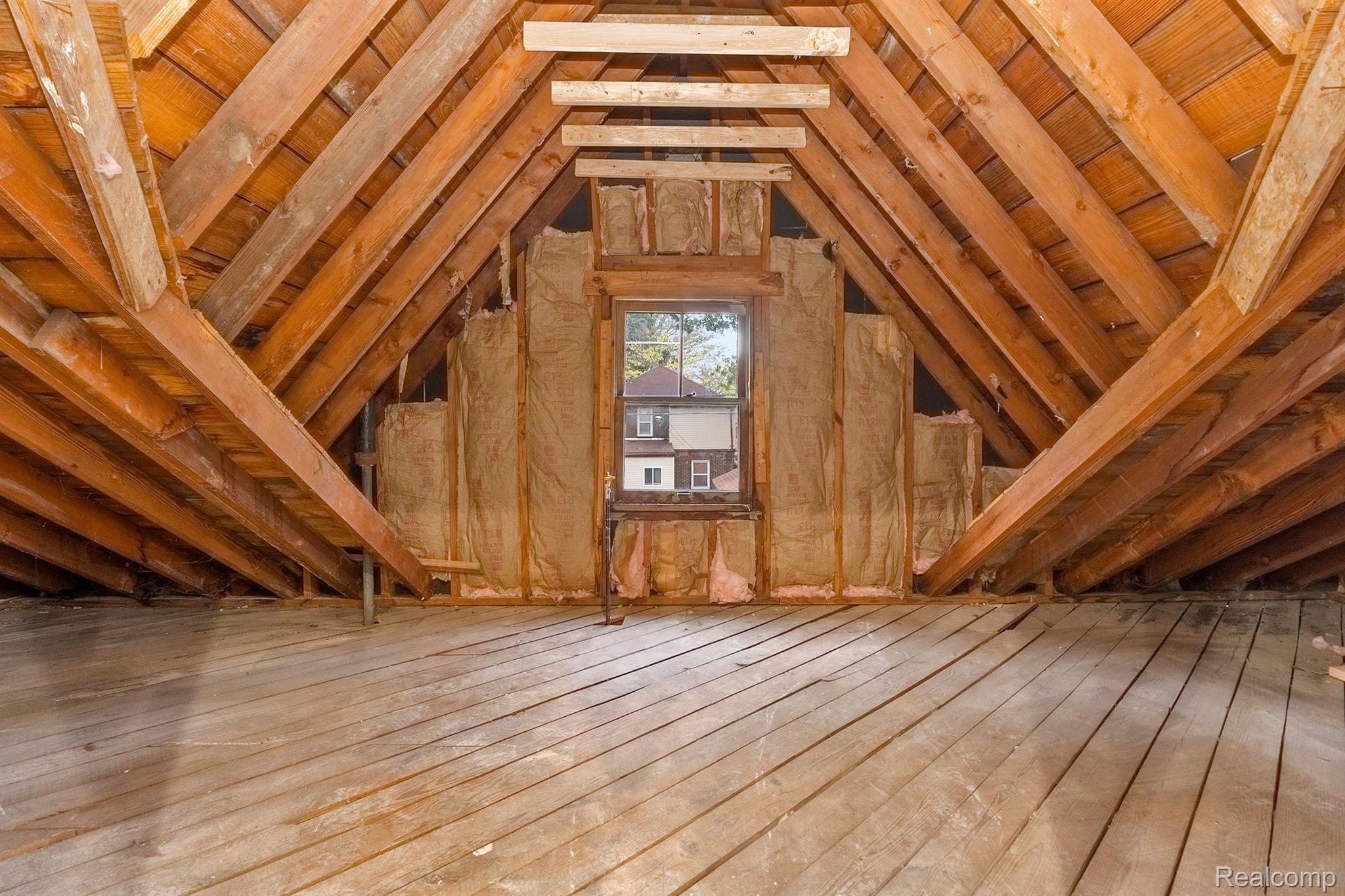 5090 CHATSWORTH Street