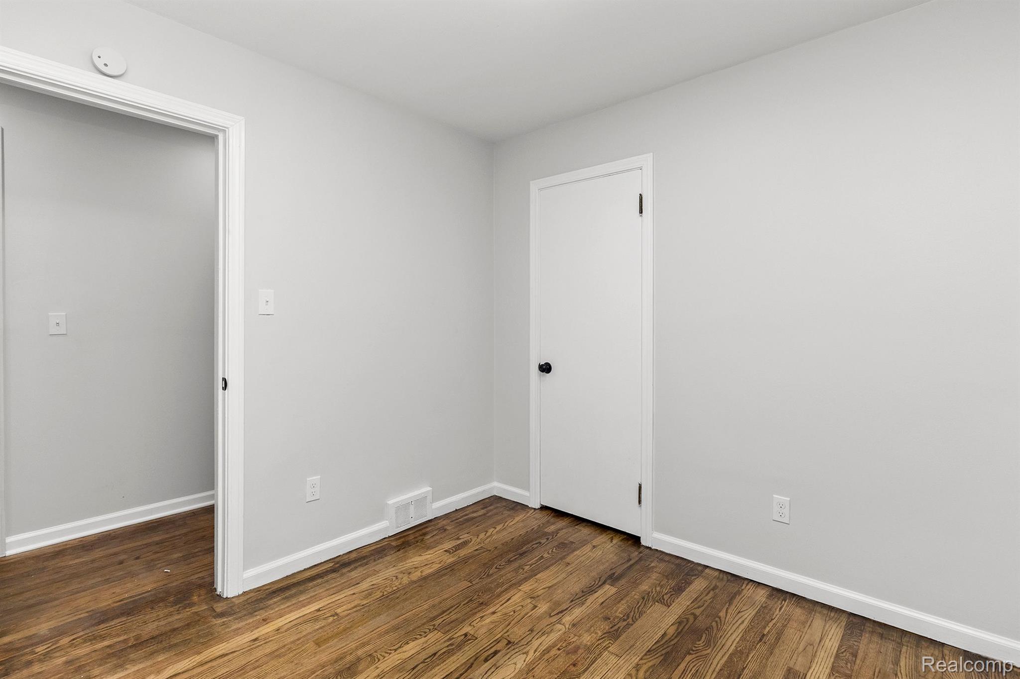 5090 CHATSWORTH Street