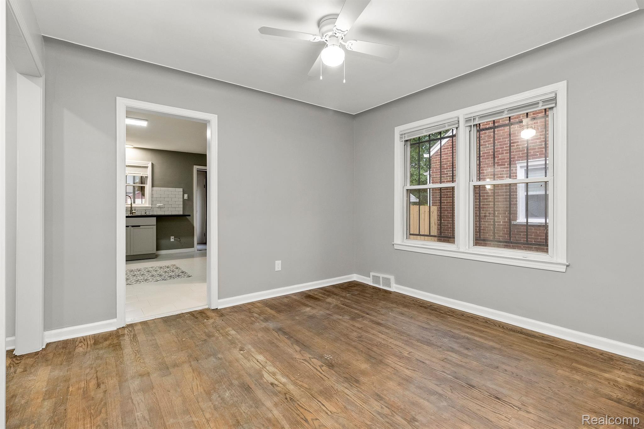 5090 CHATSWORTH Street