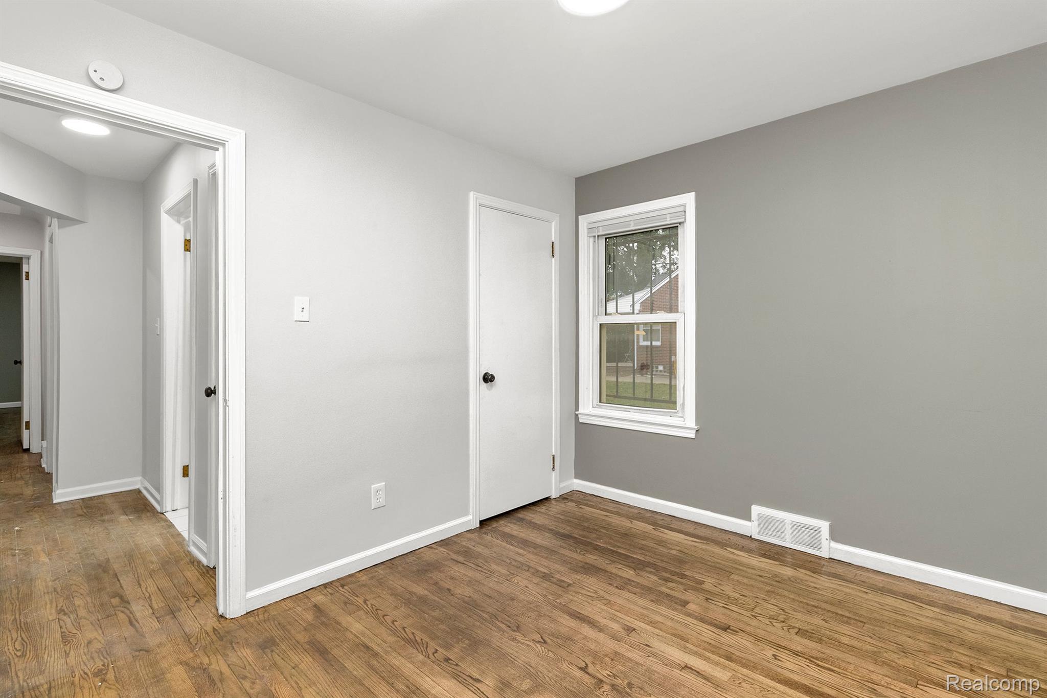 5090 CHATSWORTH Street