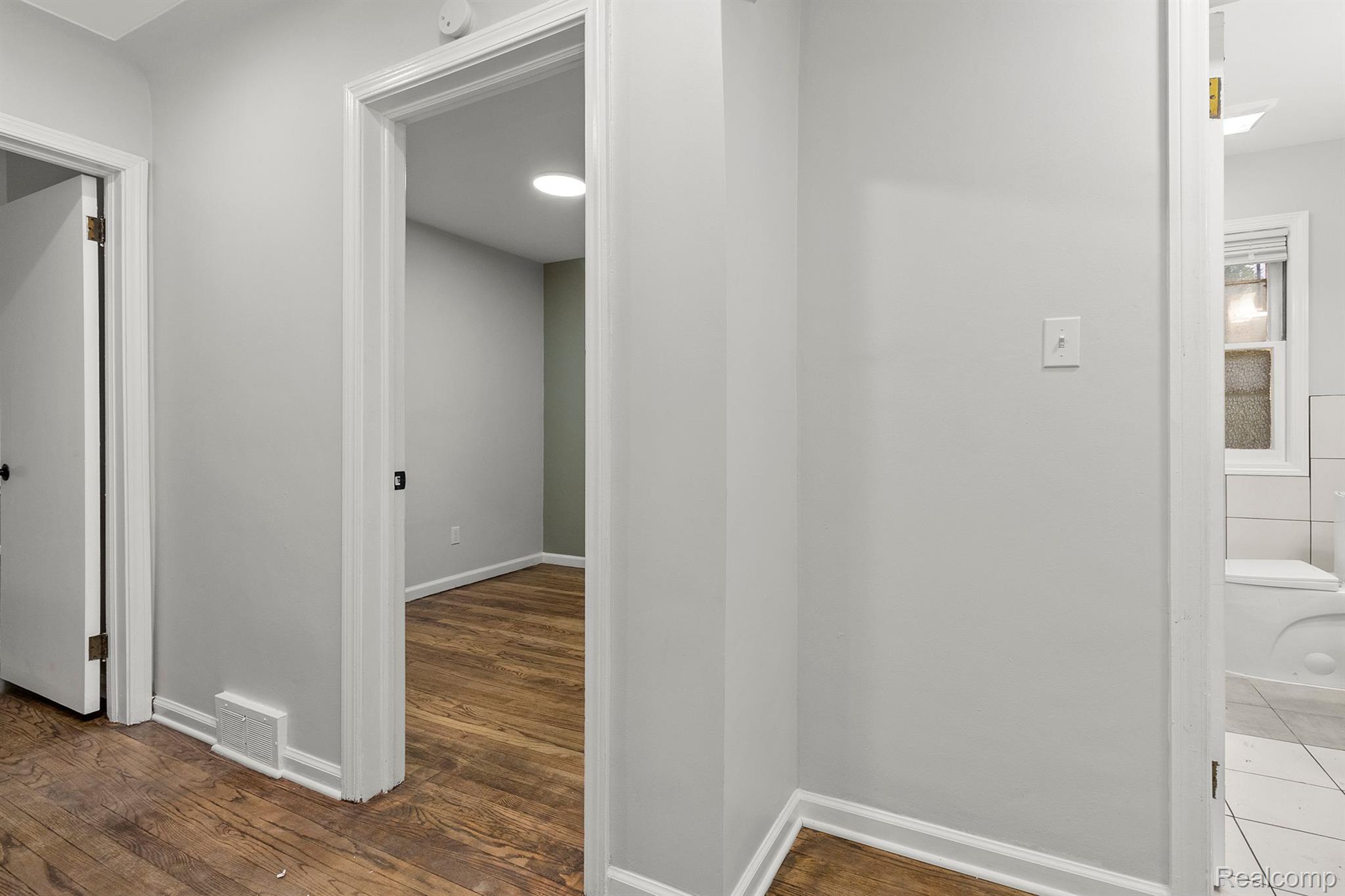 5090 CHATSWORTH Street