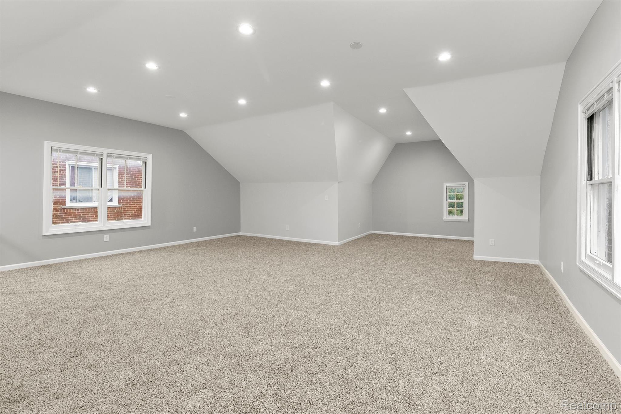 5090 CHATSWORTH Street