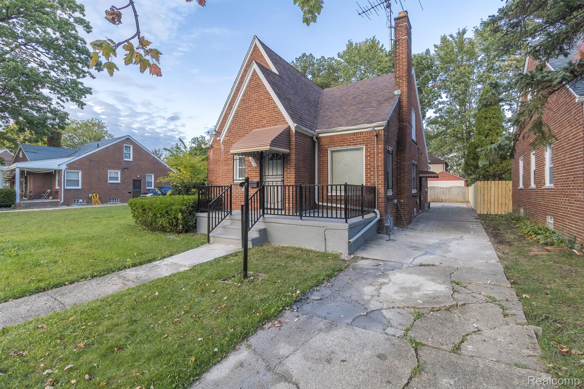 5090 CHATSWORTH Street