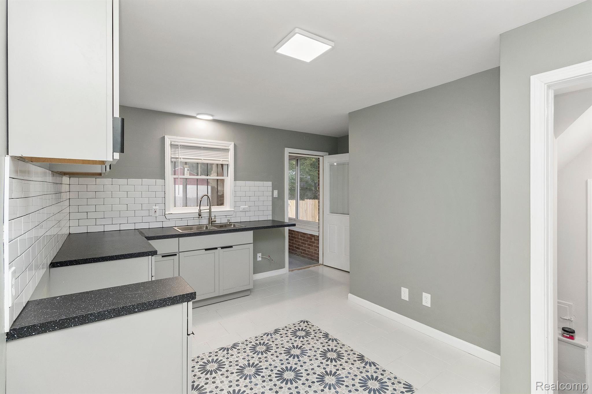 5090 CHATSWORTH Street