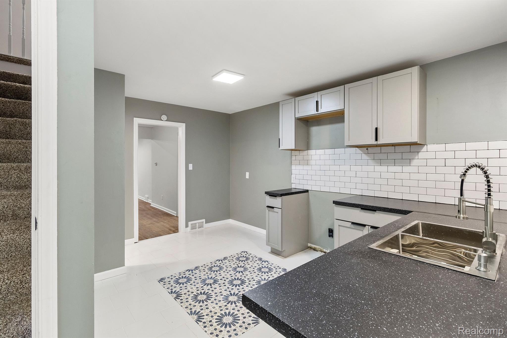 5090 CHATSWORTH Street