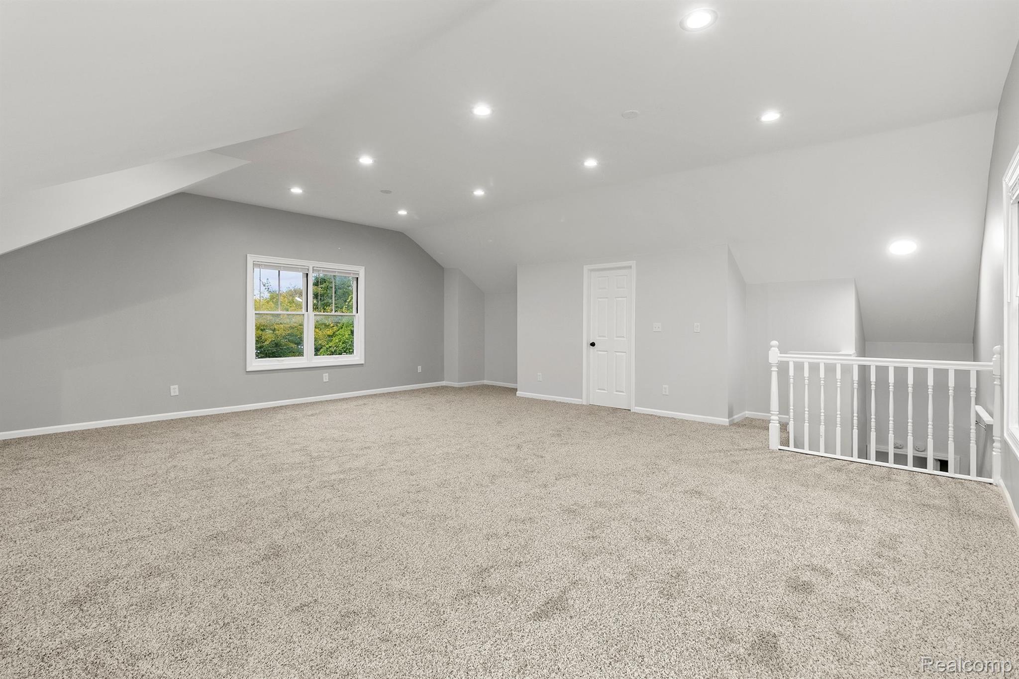 5090 CHATSWORTH Street