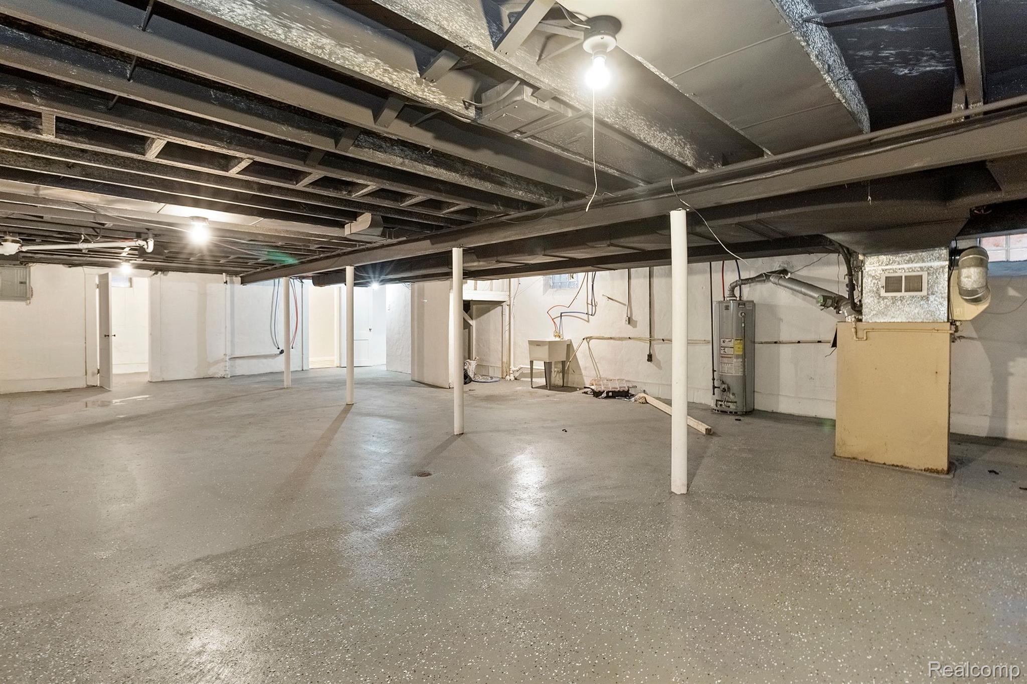 5090 CHATSWORTH Street