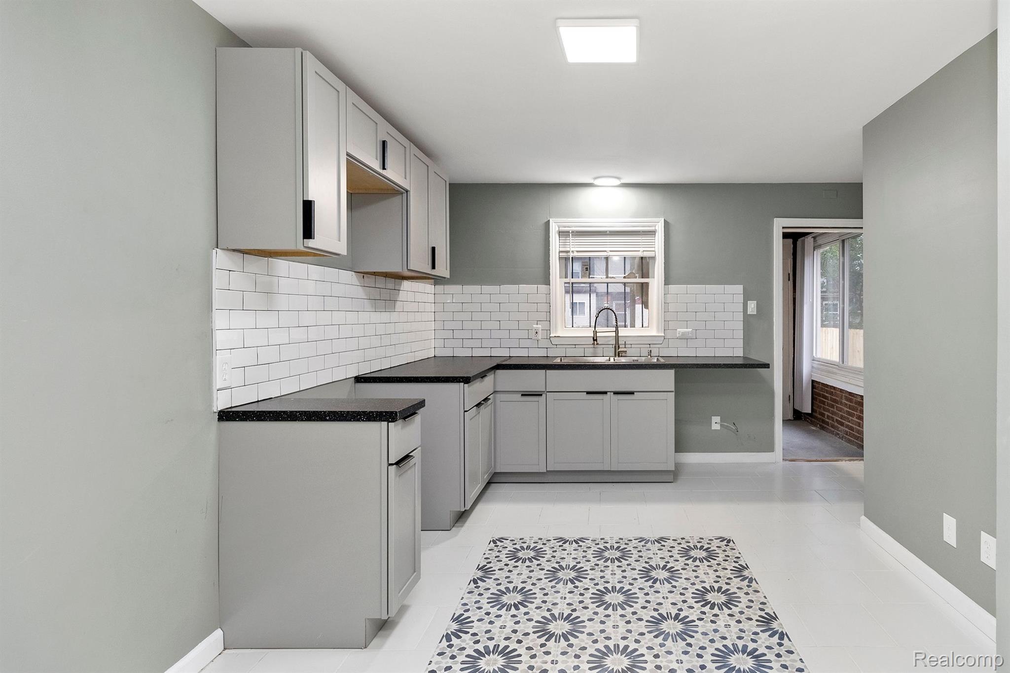 5090 CHATSWORTH Street