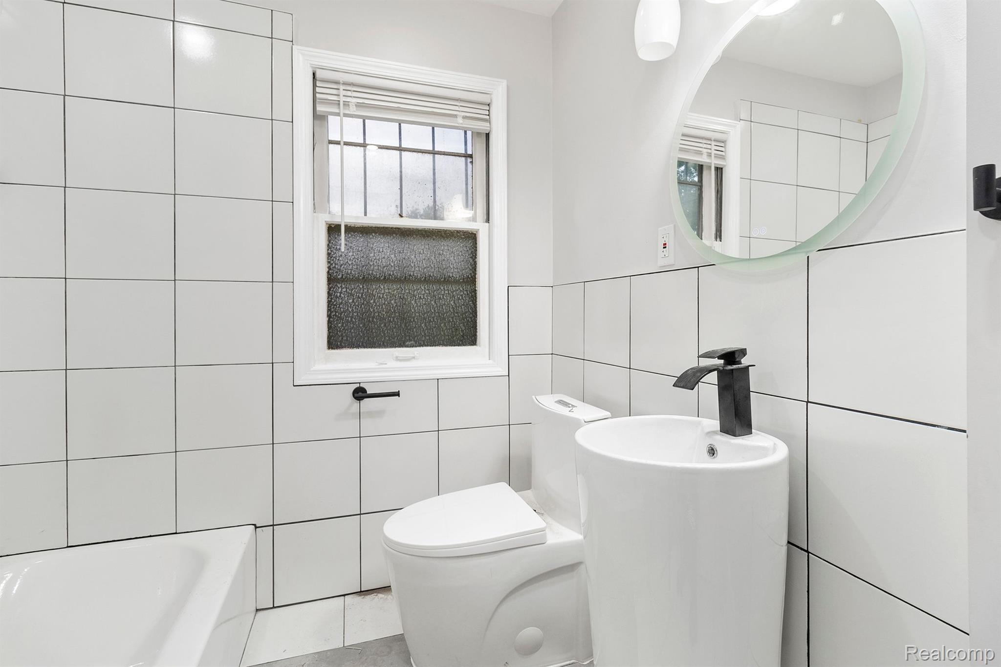 5090 CHATSWORTH Street