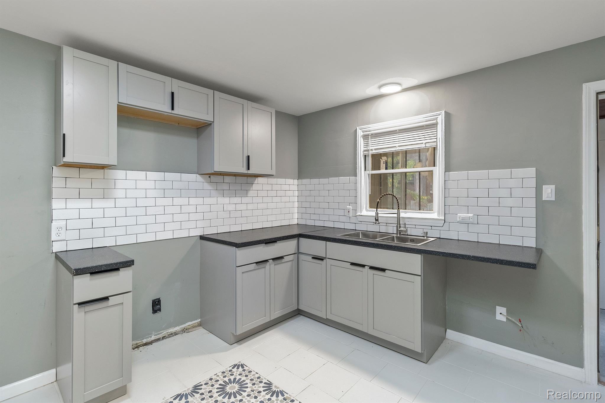 5090 CHATSWORTH Street