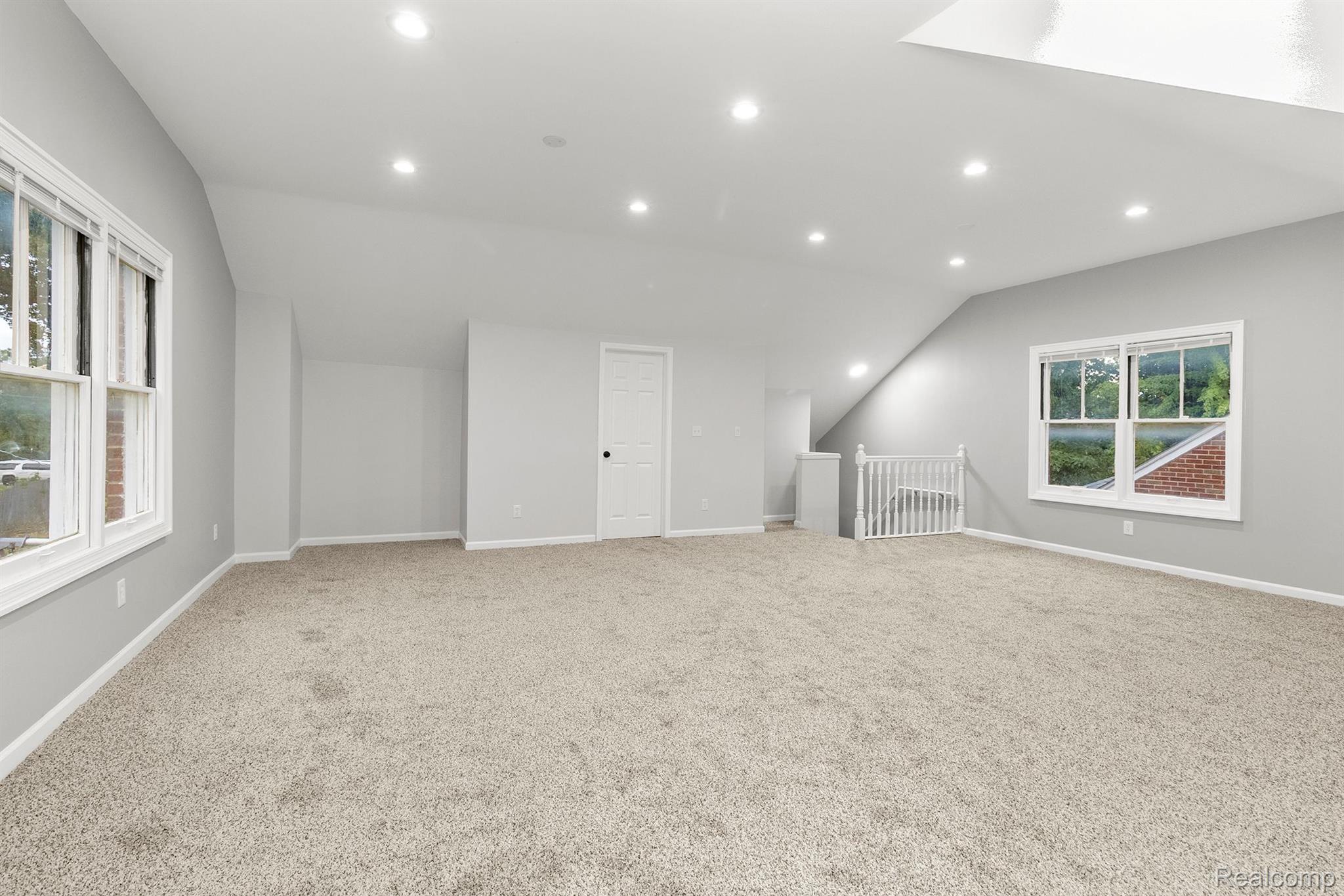 5090 CHATSWORTH Street