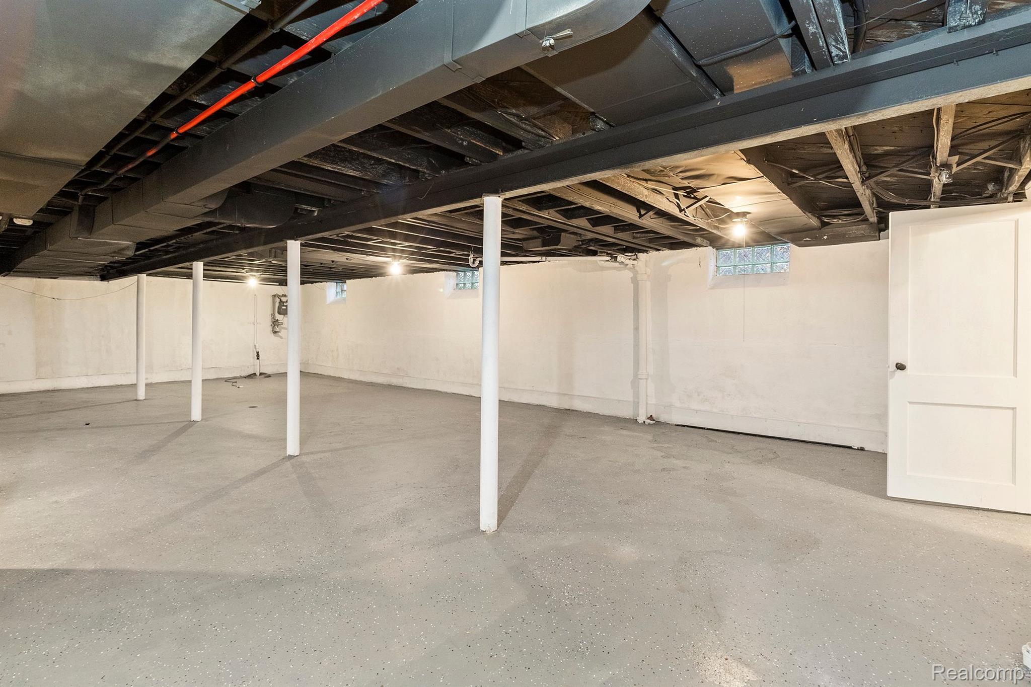 5090 CHATSWORTH Street