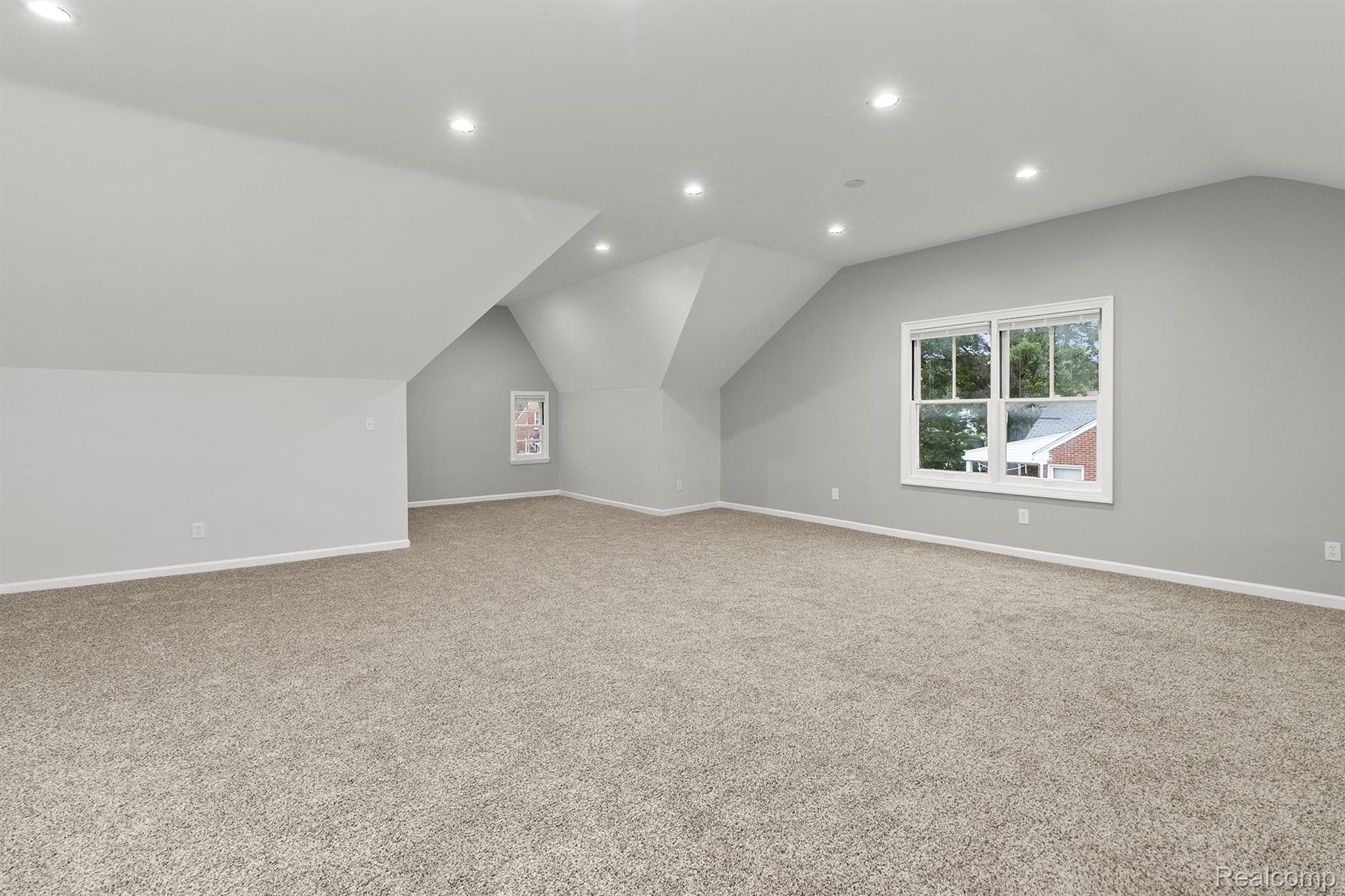 5090 CHATSWORTH Street