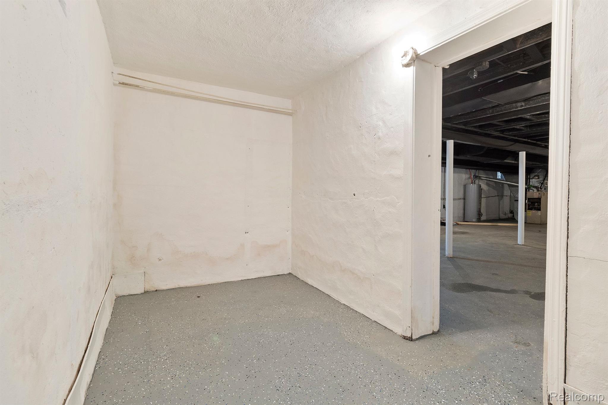 5090 CHATSWORTH Street