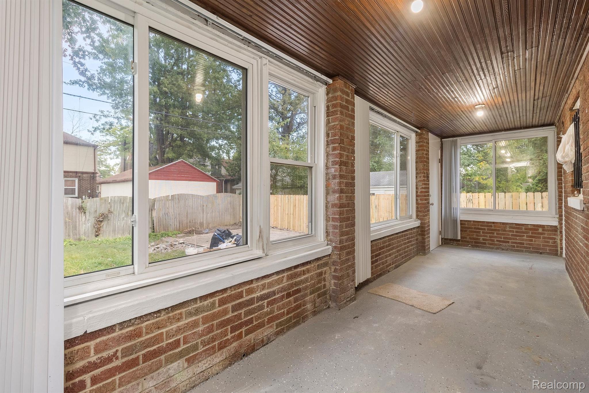 5090 CHATSWORTH Street