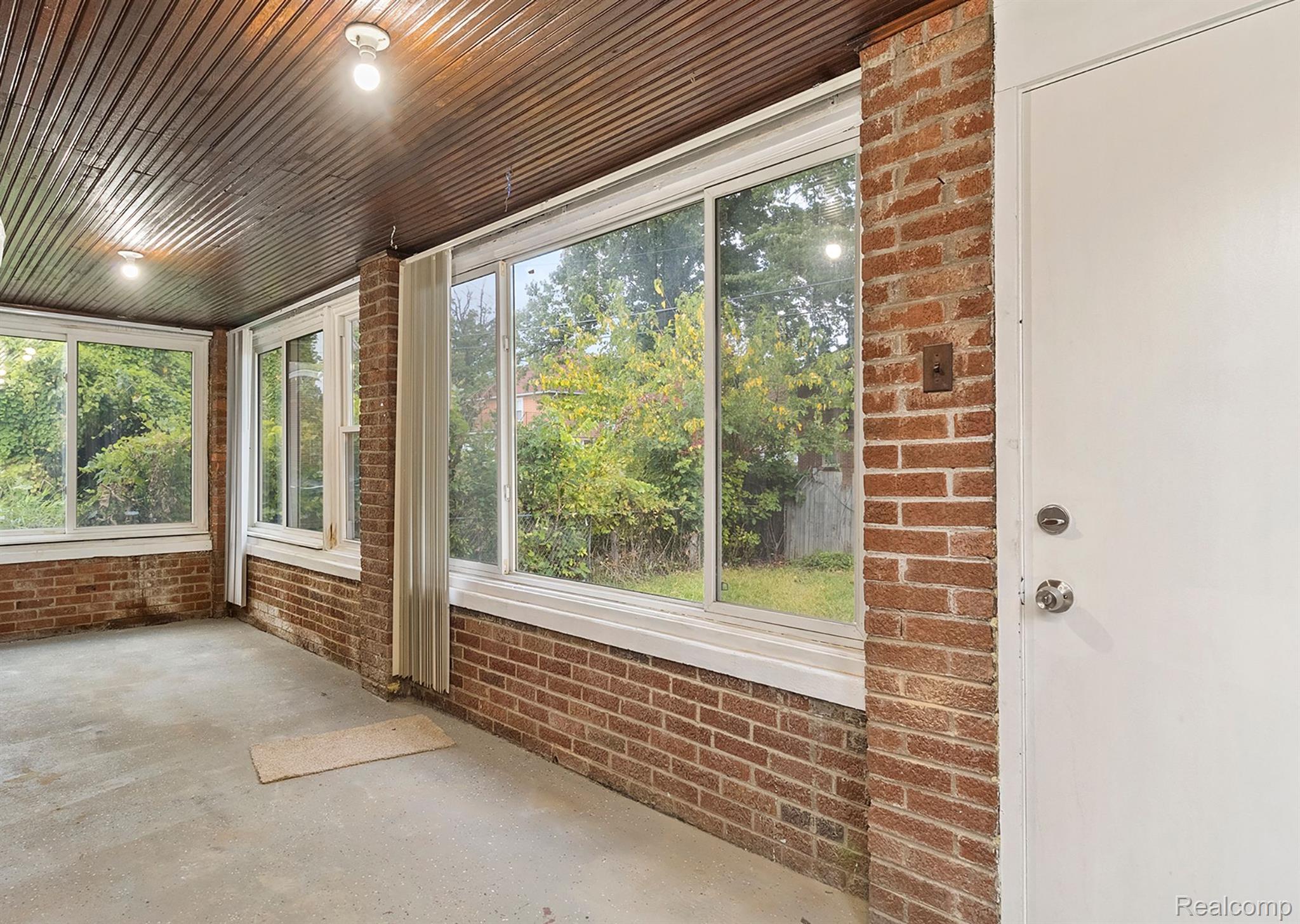 5090 CHATSWORTH Street