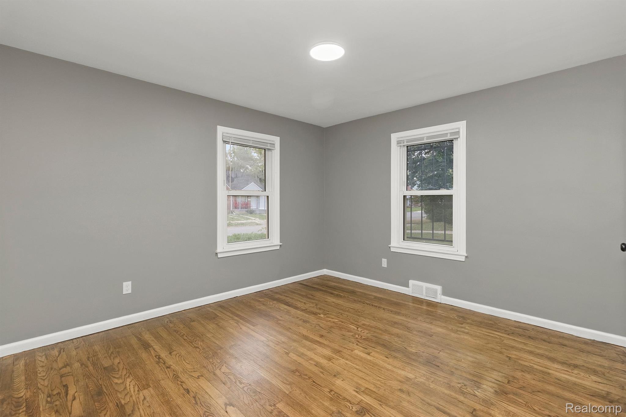 5090 CHATSWORTH Street