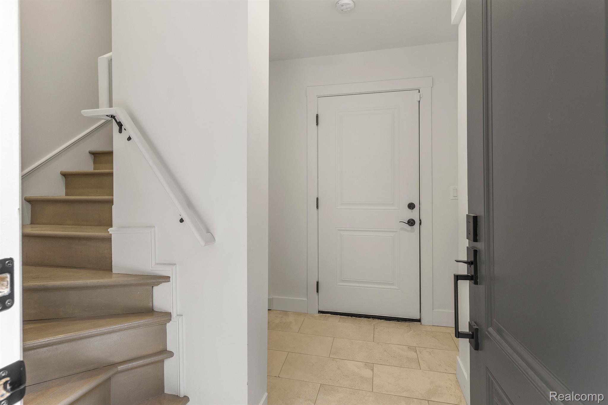 2037 11TH Street Unit: 4