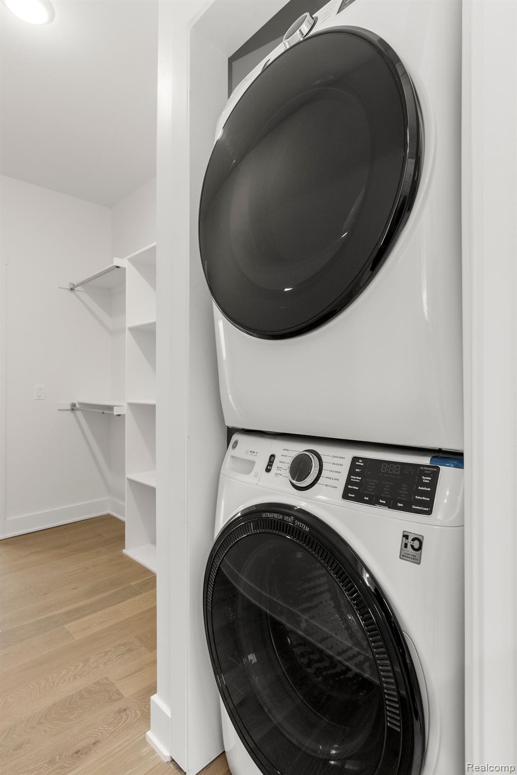 2037 11TH Street Unit: 4