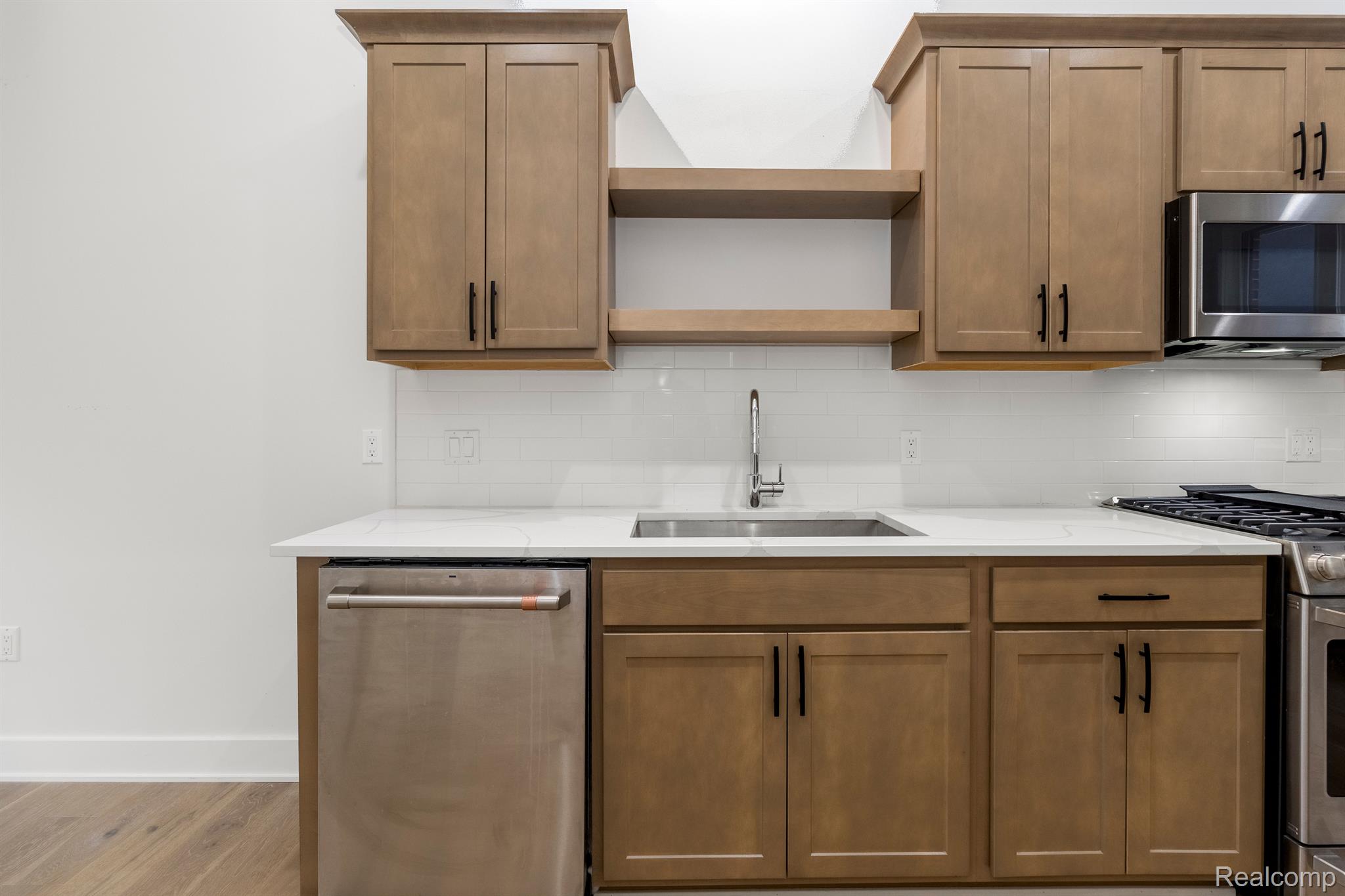 2037 11TH Street Unit: 4