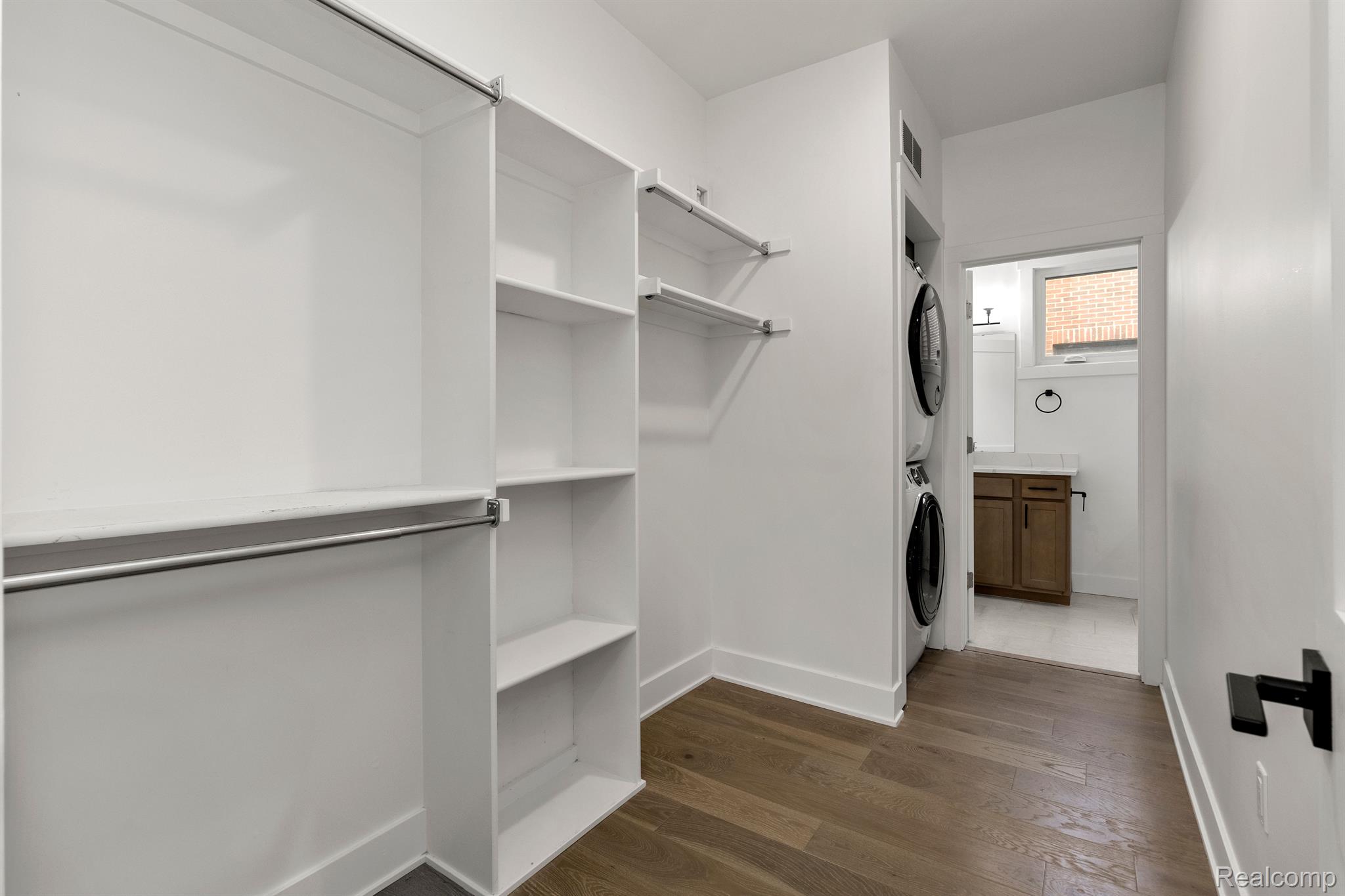 2037 11TH Street Unit: 4