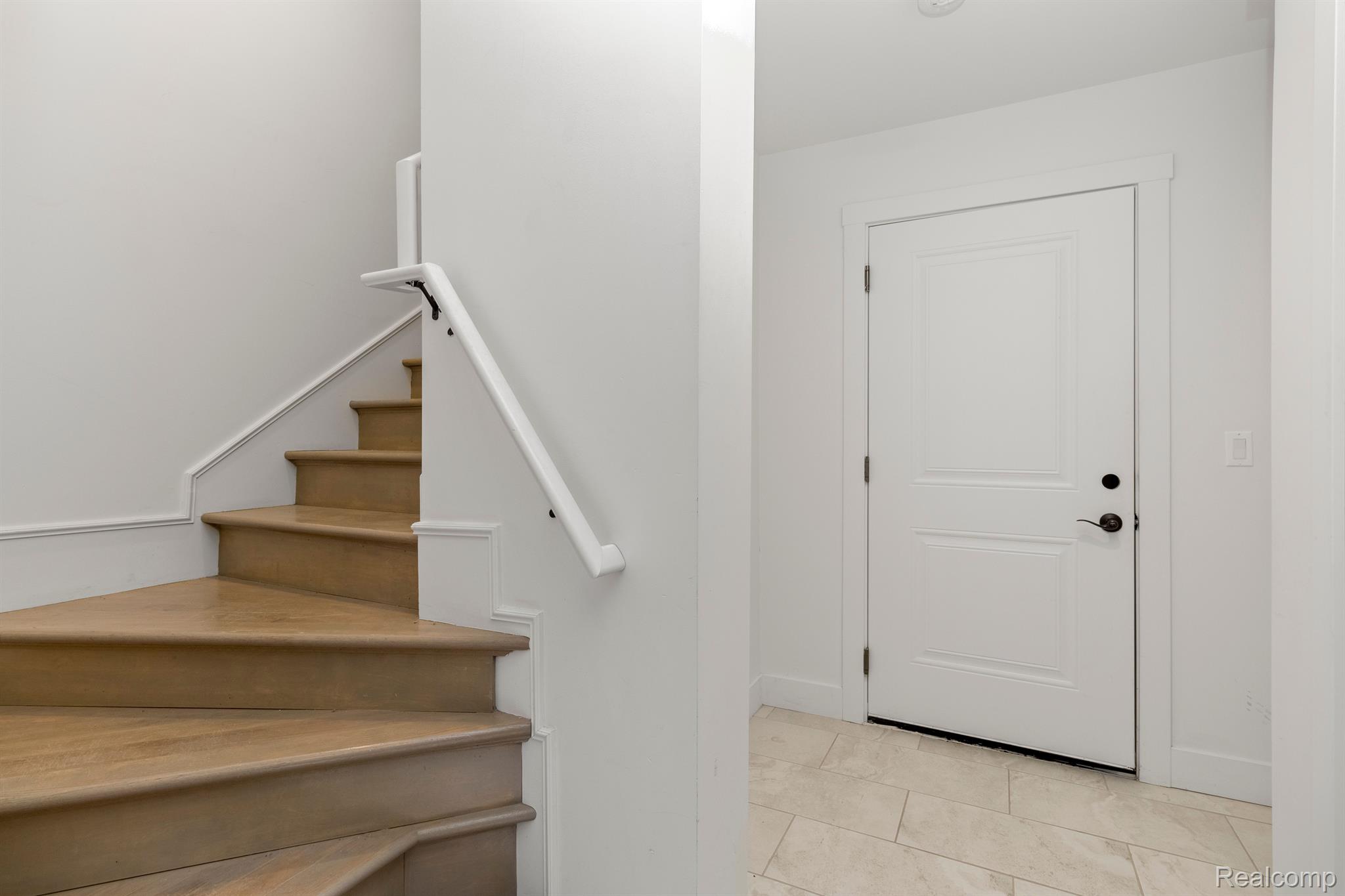 2037 11TH Street Unit: 4