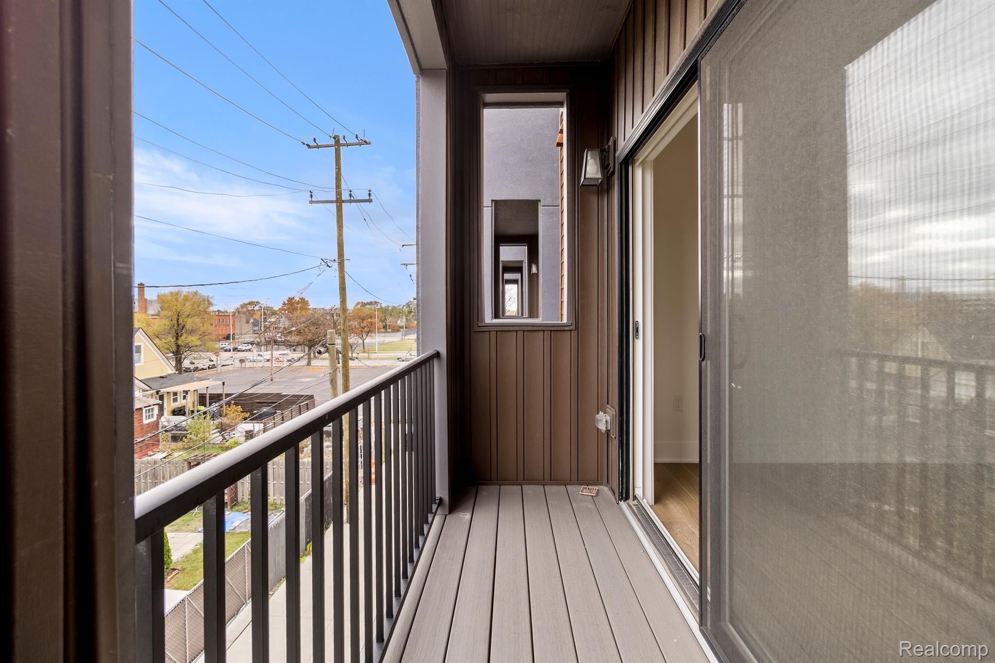 2037 11TH Street Unit: 4